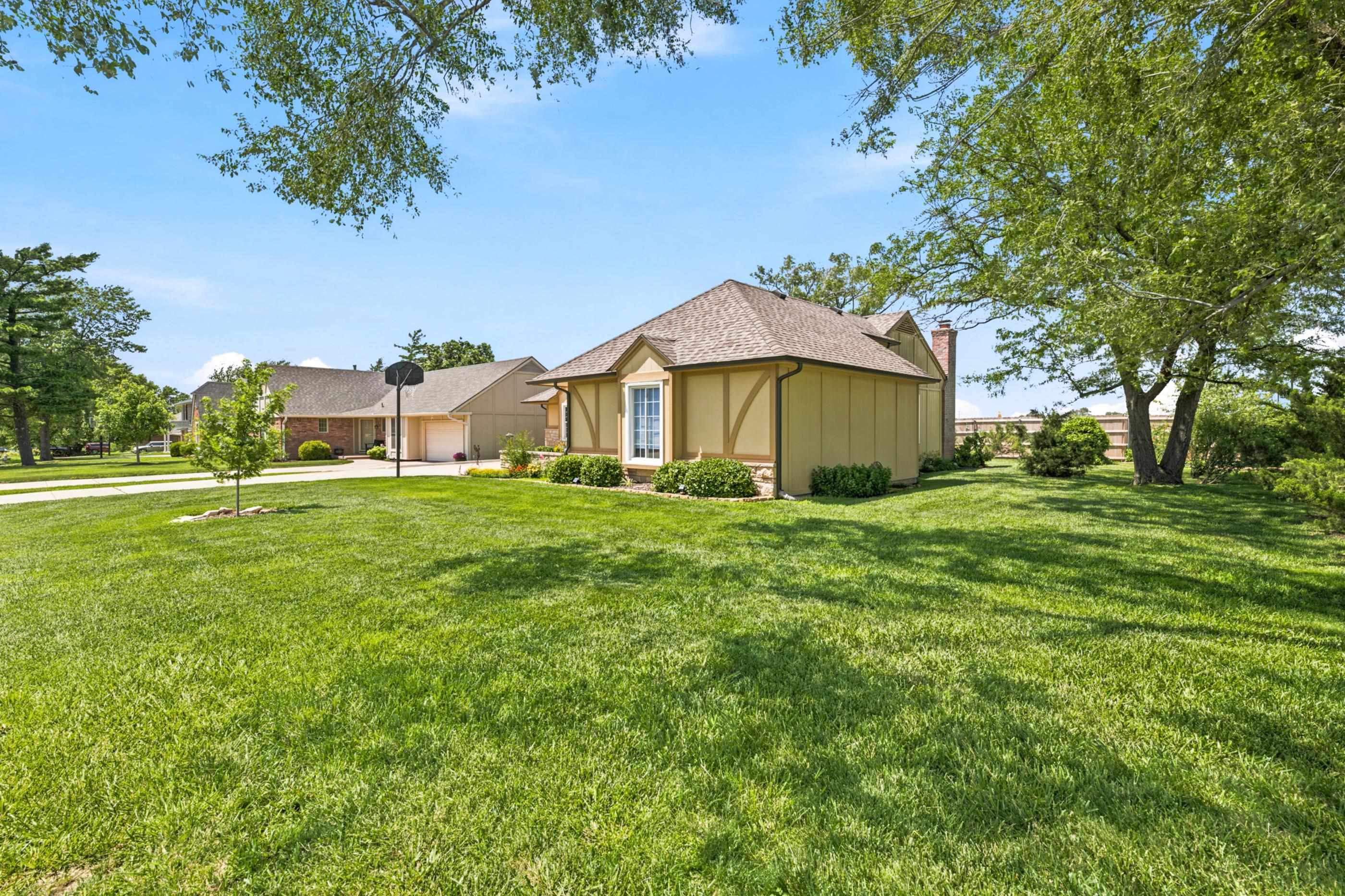 1820 E Beaumont St, Park City, KS 67219