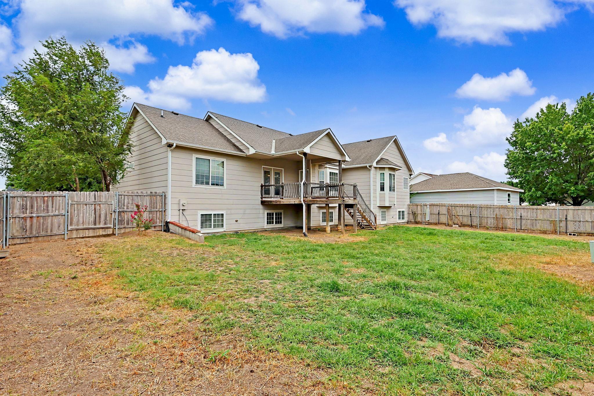 922 E Karla Ct, Haysville, KS 67060