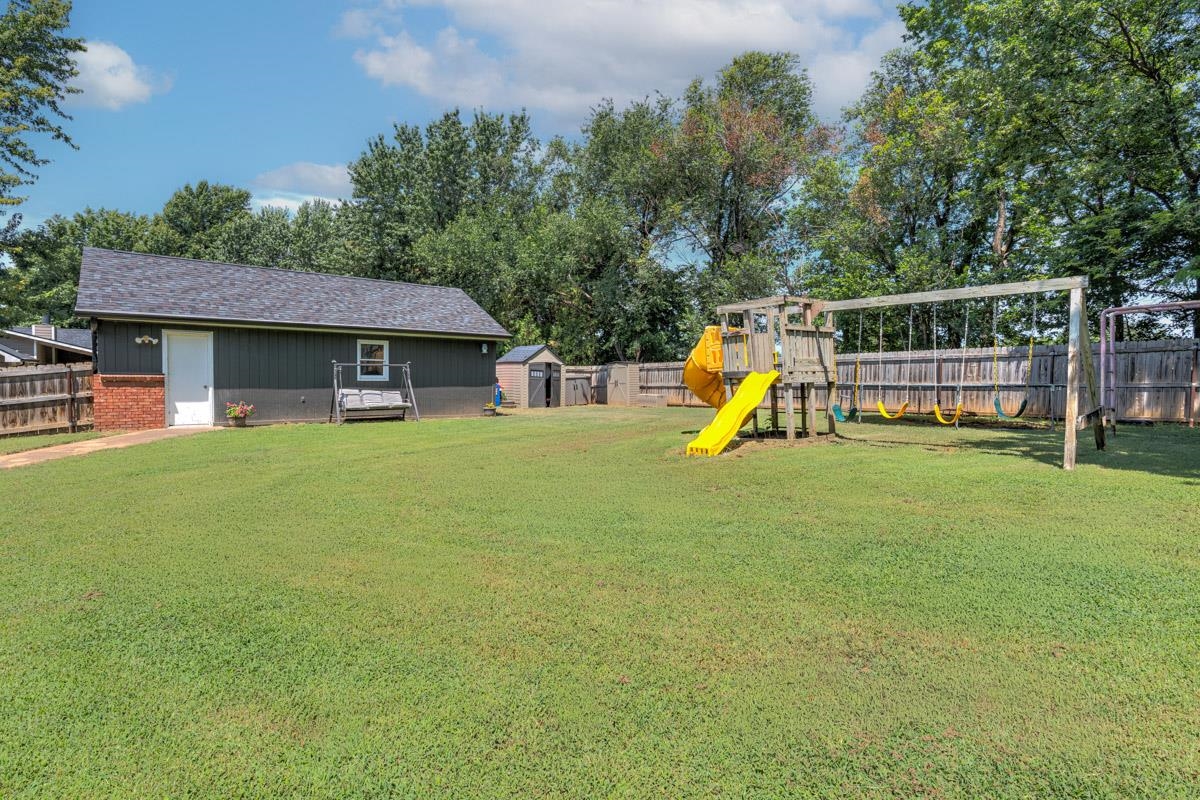 2104 Cedarcrest Ct, Arkansas City, KS 67005