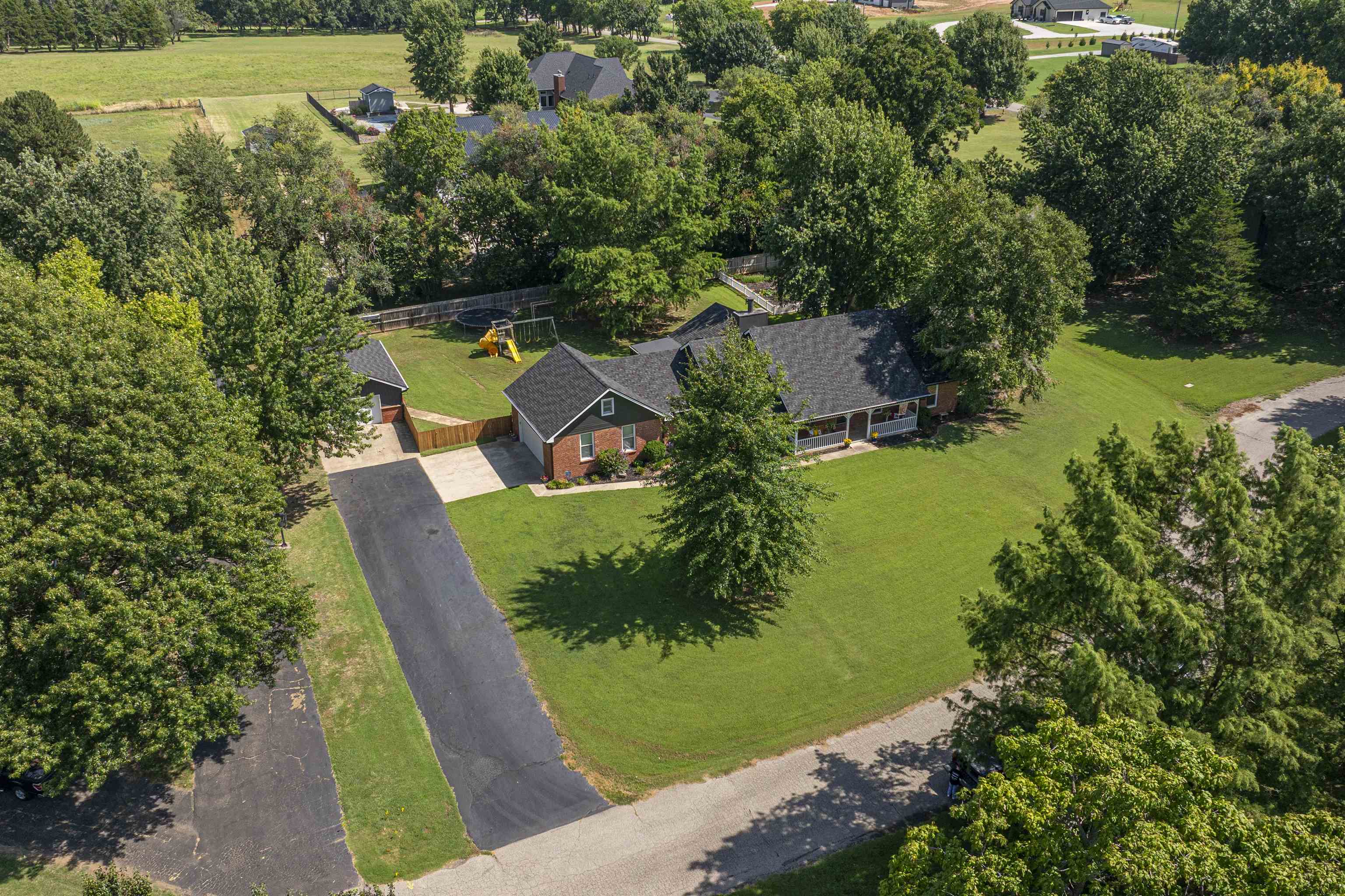 2104 Cedarcrest Ct, Arkansas City, KS 67005