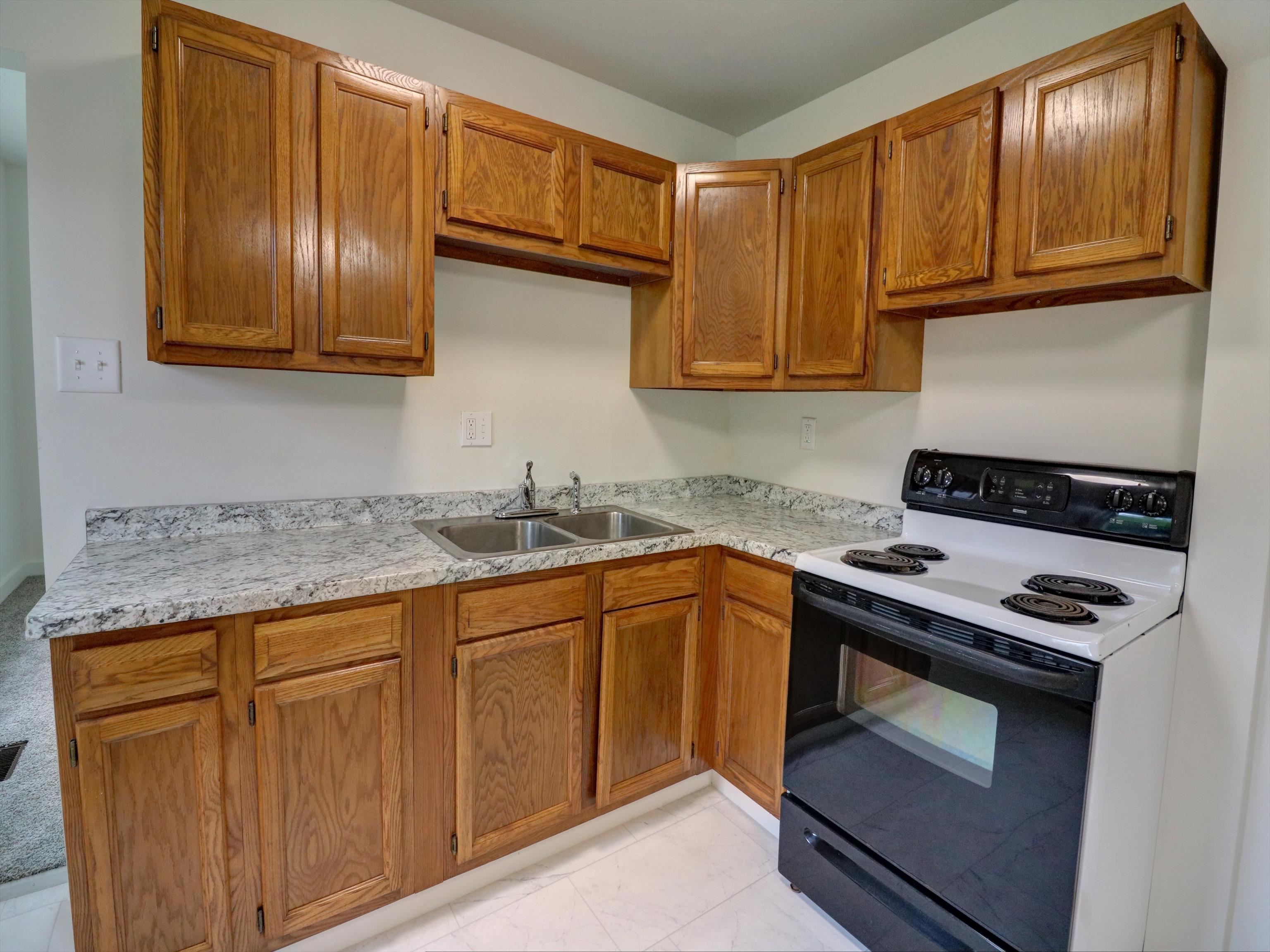 603 S Walnut St, Newton, KS 67114