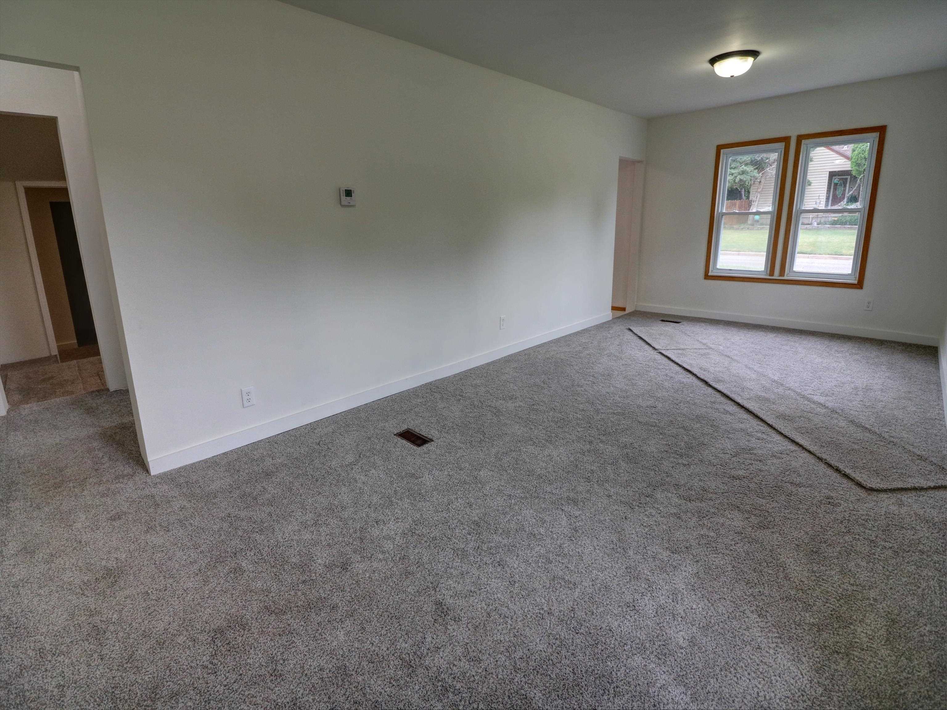 603 S Walnut St, Newton, KS 67114