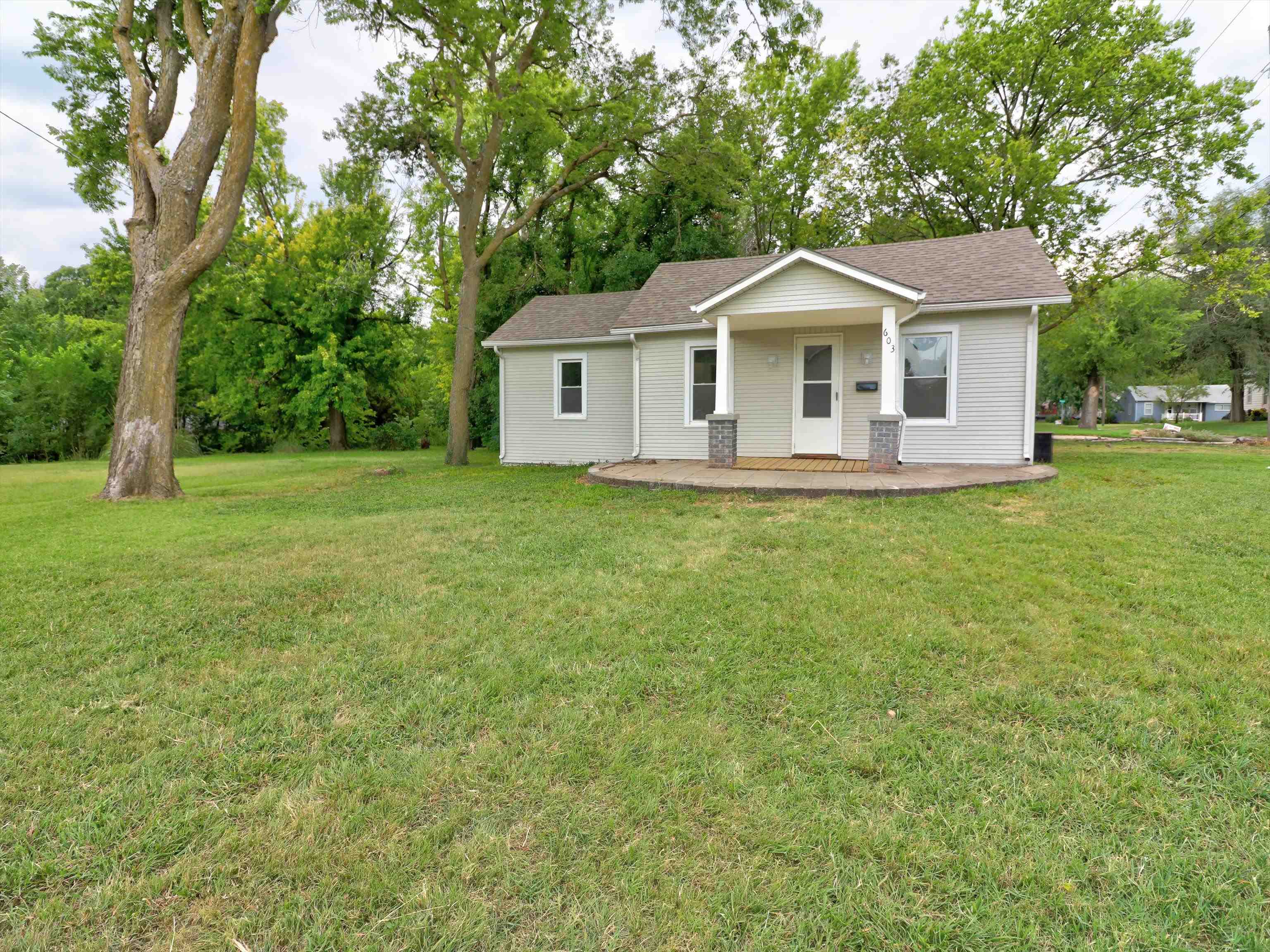 603 S Walnut St, Newton, KS 67114
