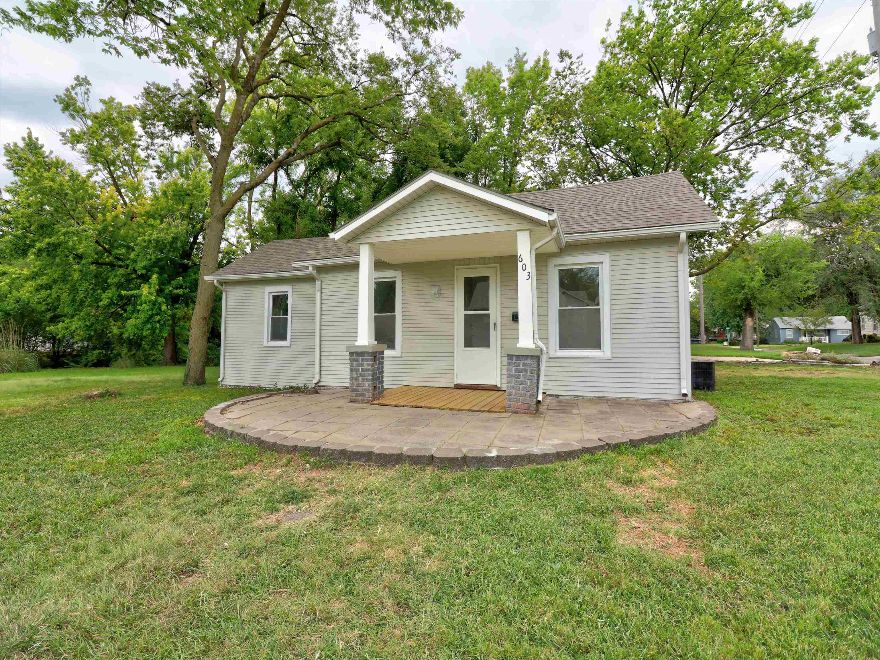 603 S Walnut St, Newton, KS 67114