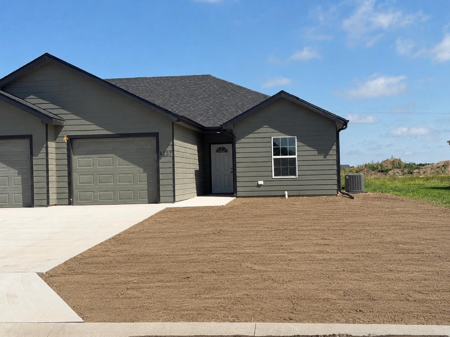 1227 Fountain Dr, Salina, KS 67401