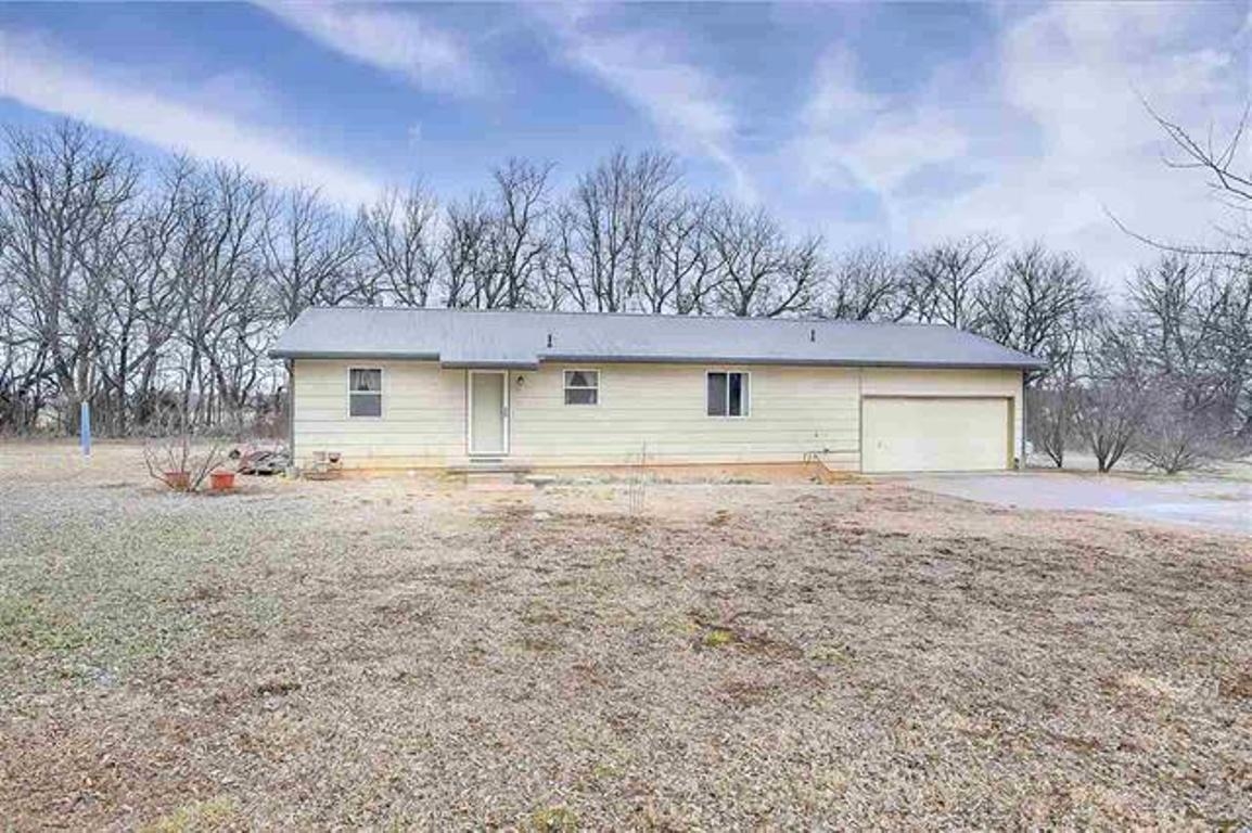 1009 E 8th, Douglass, KS 67039