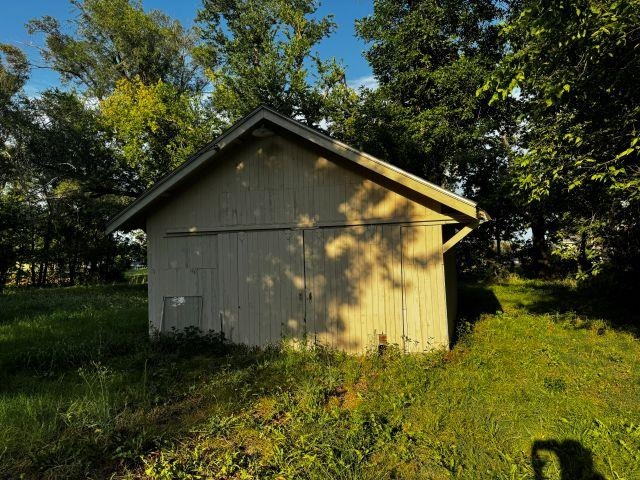 416 Walnut St, Halstead, KS 67056