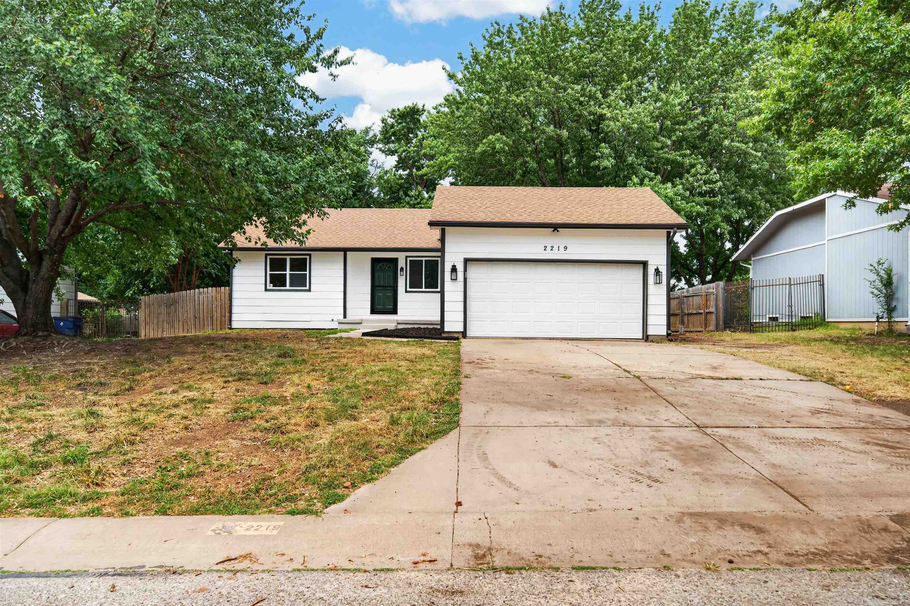 2219 N Basswood Ct, Derby, KS 67037