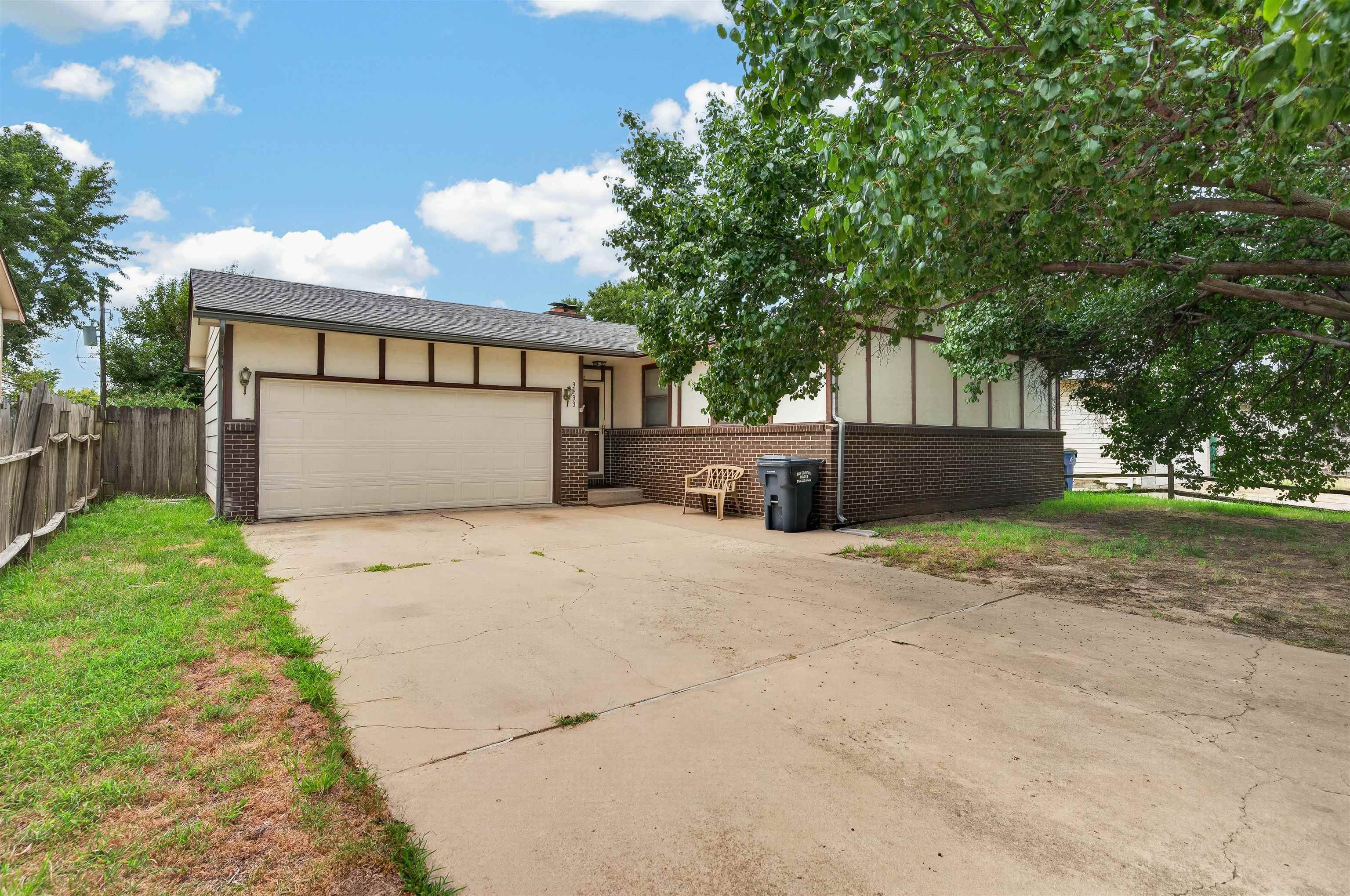 3933 W 32nd St S, Wichita, KS 67217