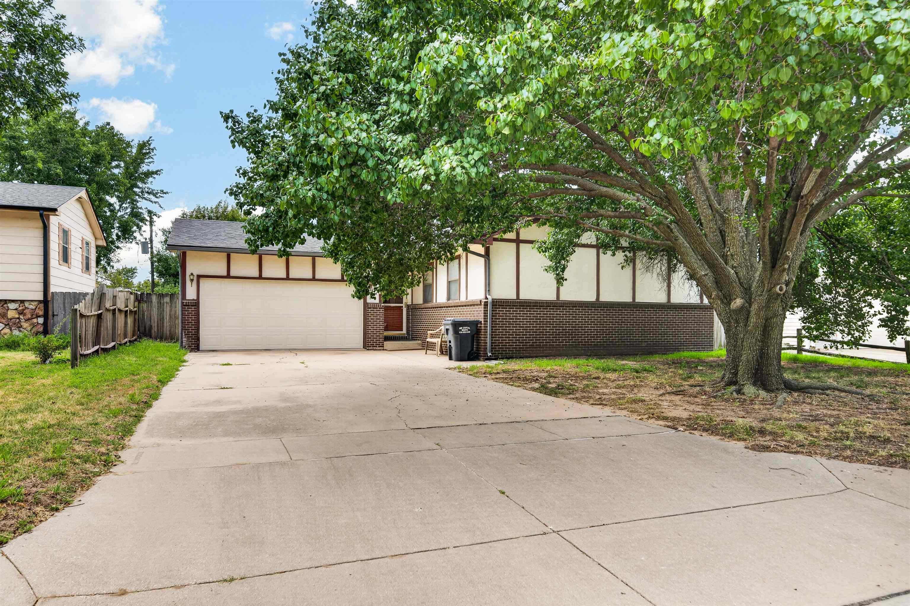 3933 W 32nd St S, Wichita, KS 67217
