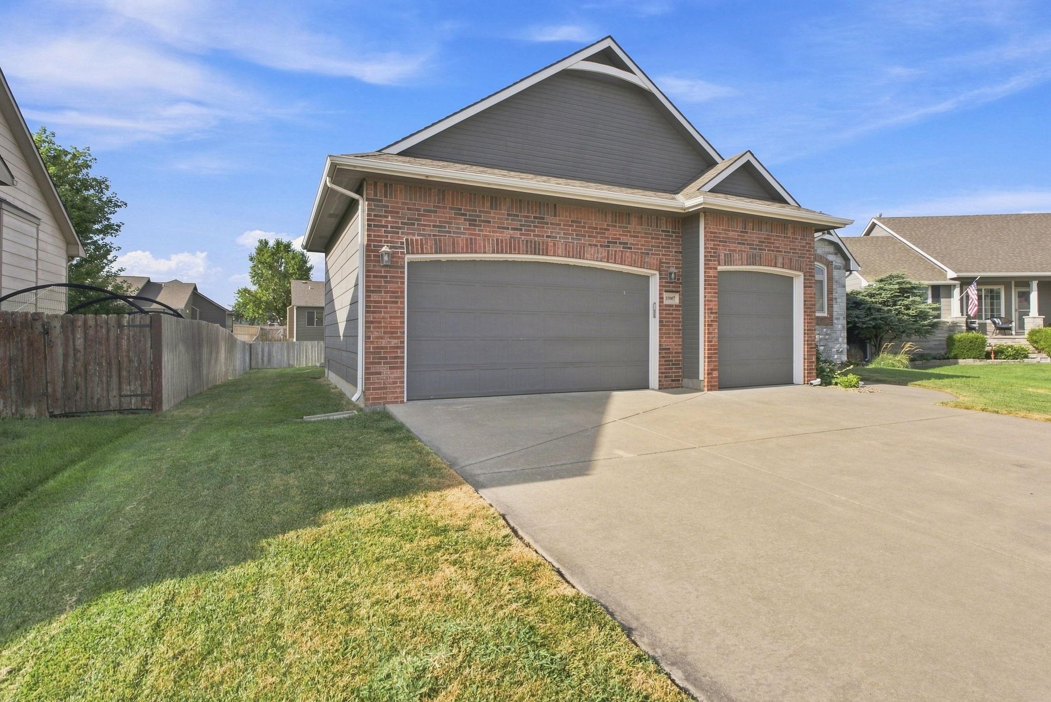 11007 W Hampton Lakes St, Maize, KS 67101-3780