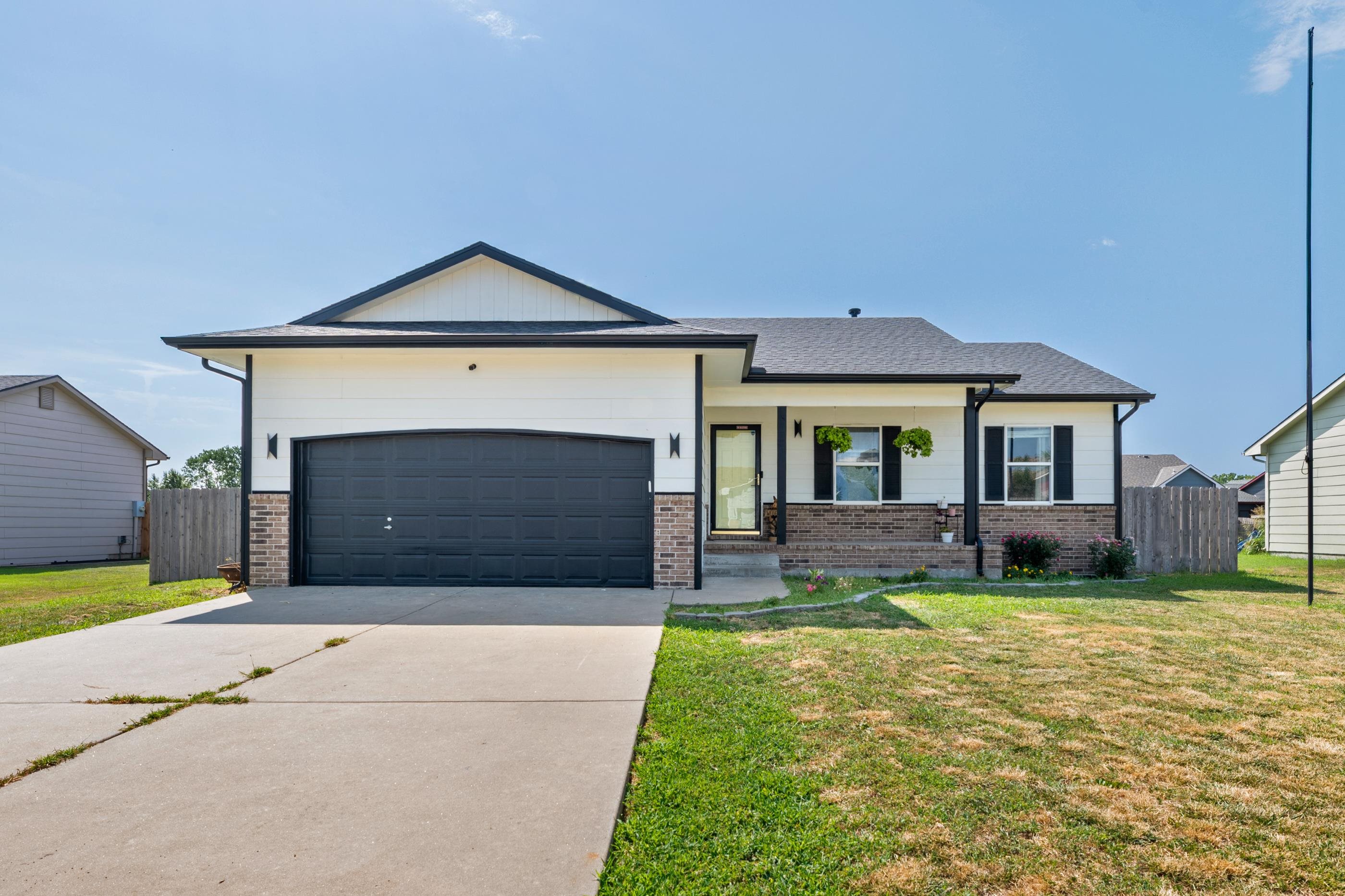 803 N Longview Ct, Valley Center, KS 67147