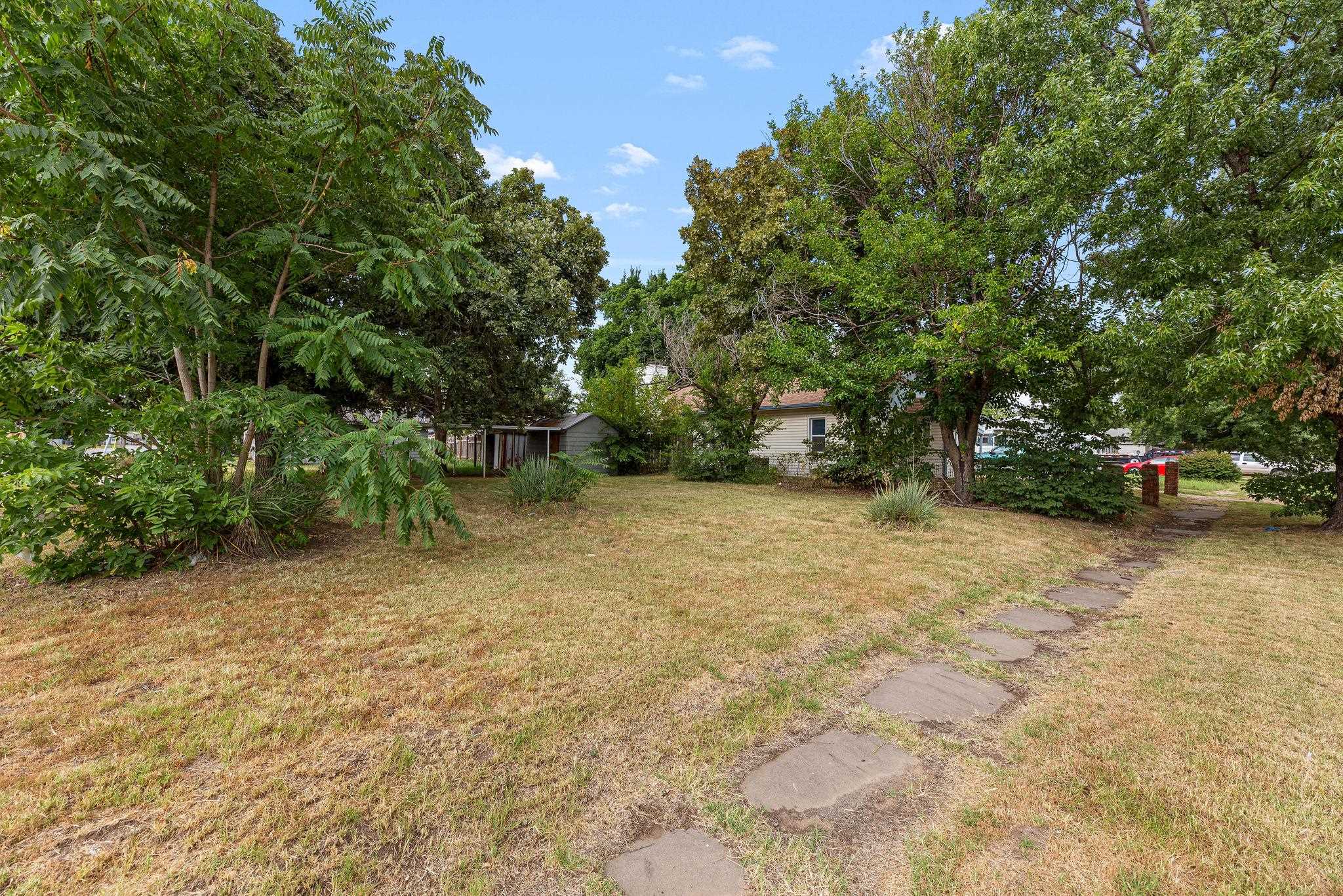 1527 E 6th, Hutchinson, KS 67501