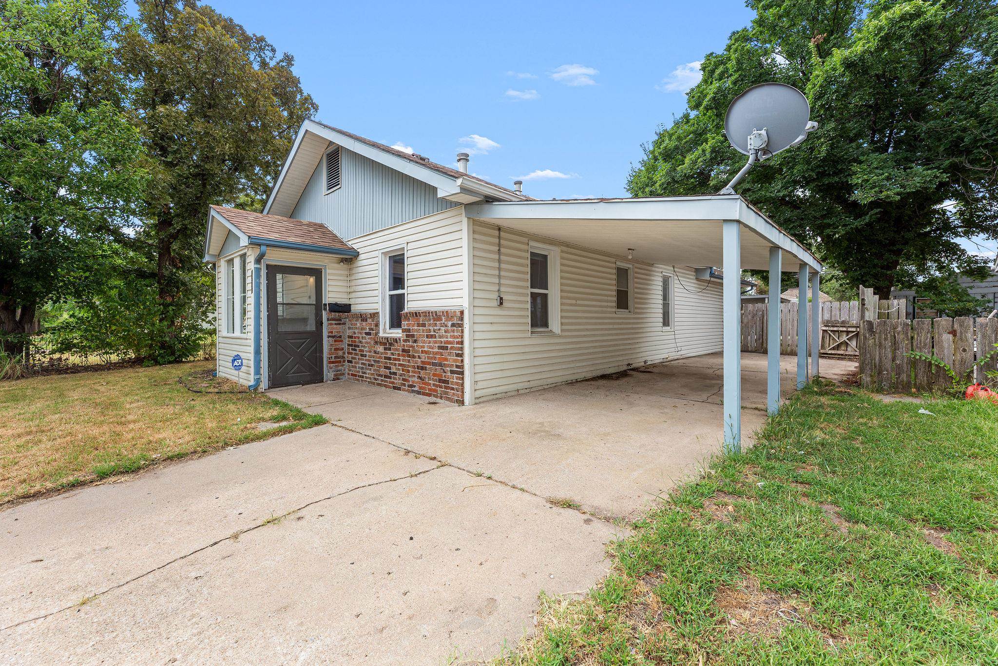 1527 E 6th, Hutchinson, KS 67501