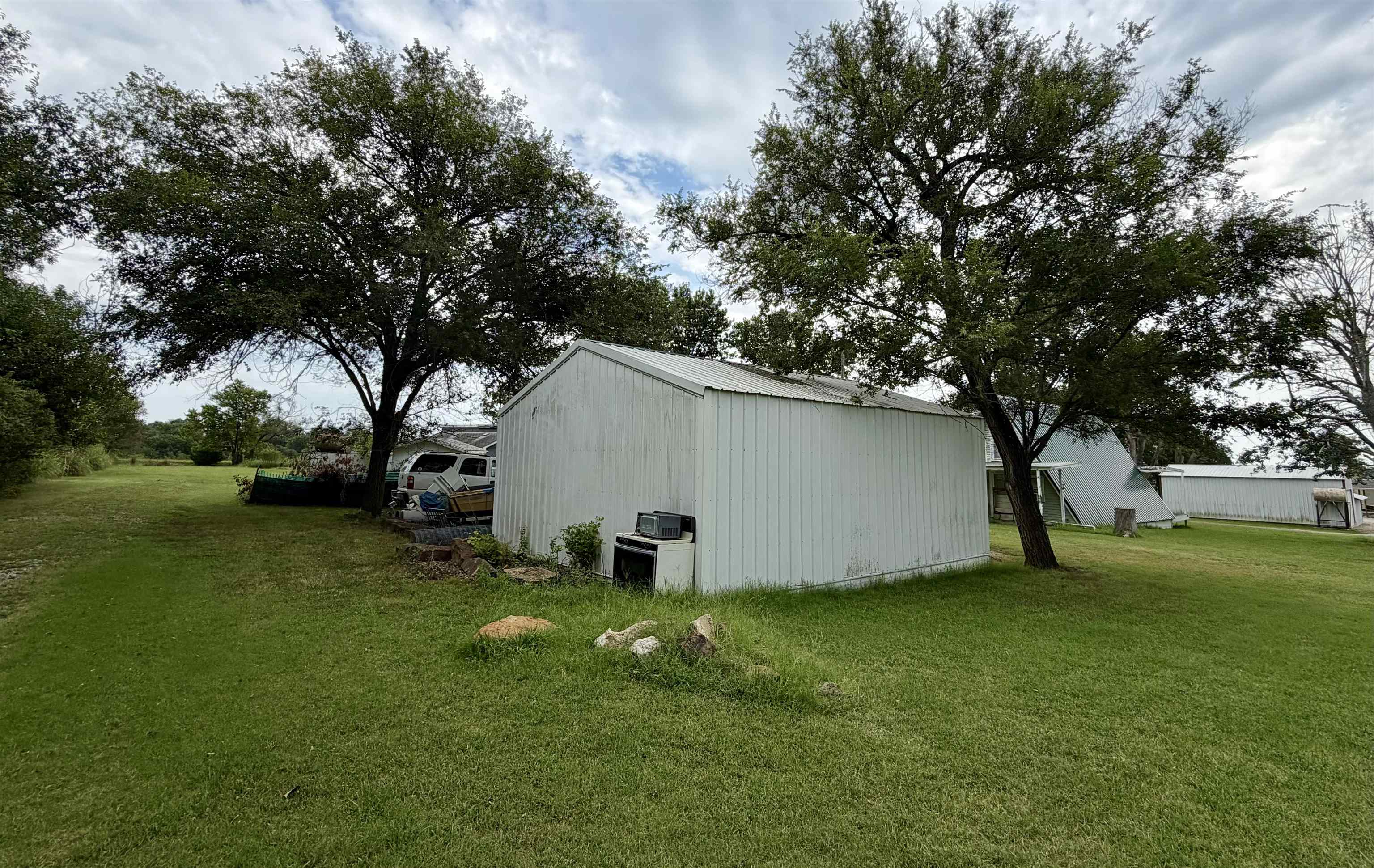 2471 43rd St, Fall River, KS 67047