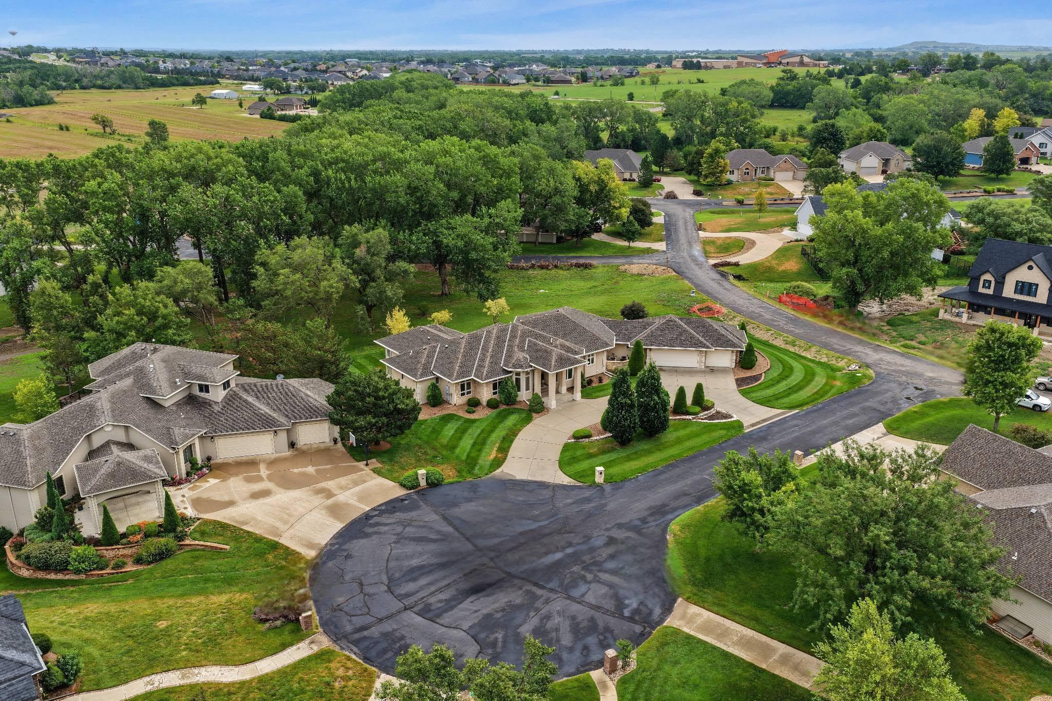 2486 Maclean Cir, Salina, KS 67401