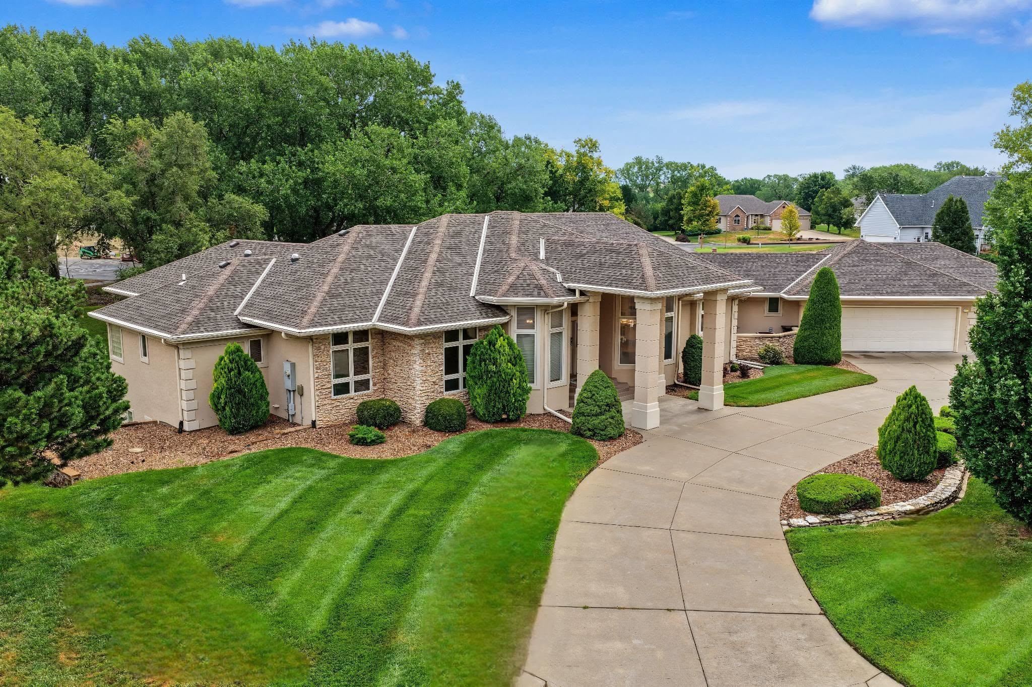 2486 Maclean Cir, Salina, KS 67401