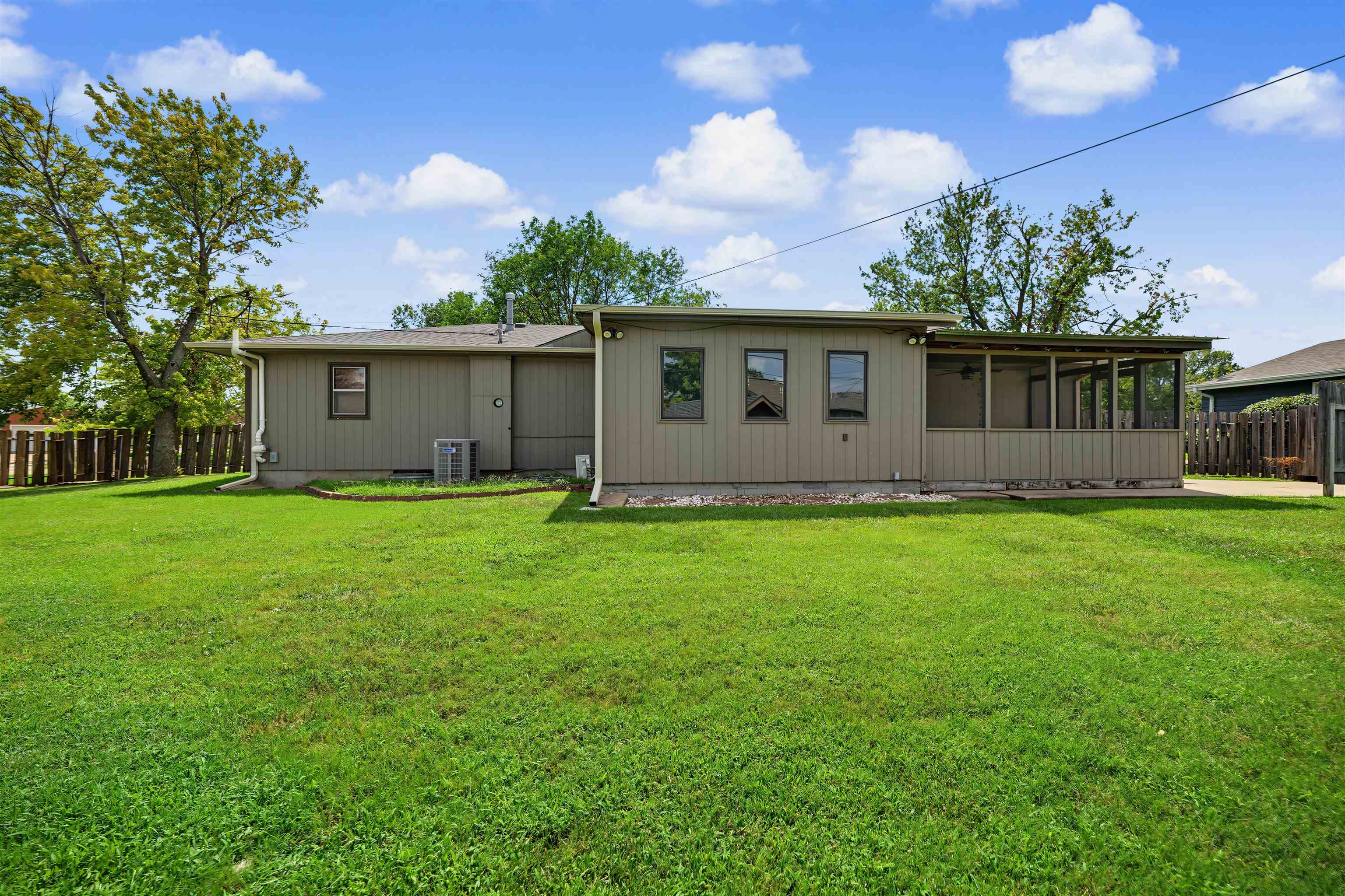 2151 Lewis St, Salina, KS 67401