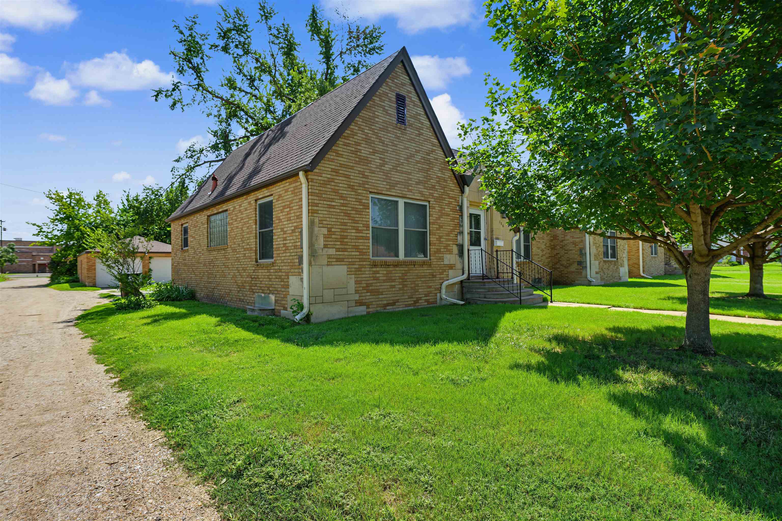 106 N Oakdale Ave, Salina, KS 67401