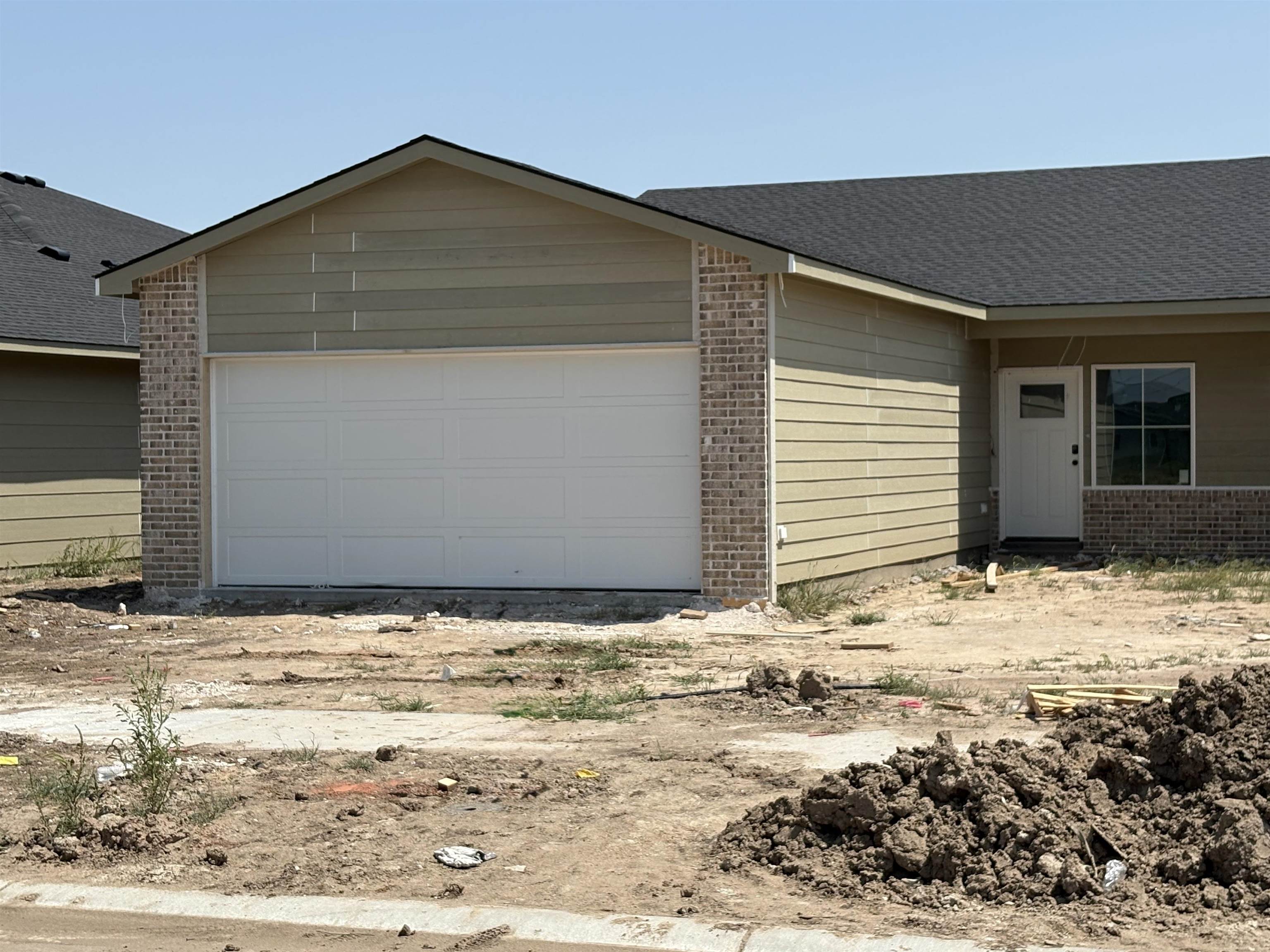 2912 S Denene St Units 100 & 200, Wichita, KS 67215