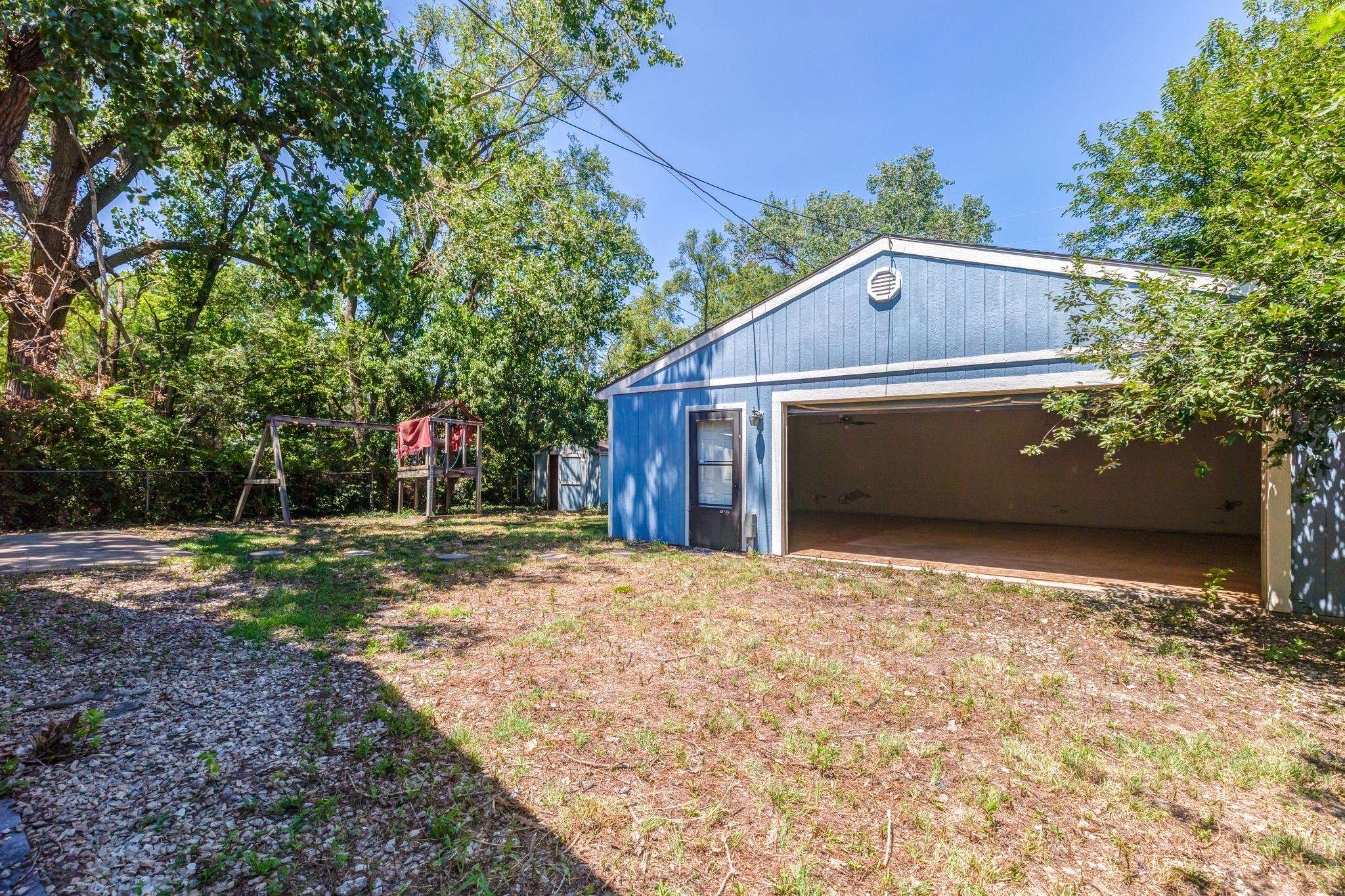 321 E Minneapolis Ave, Salina, KS 67401