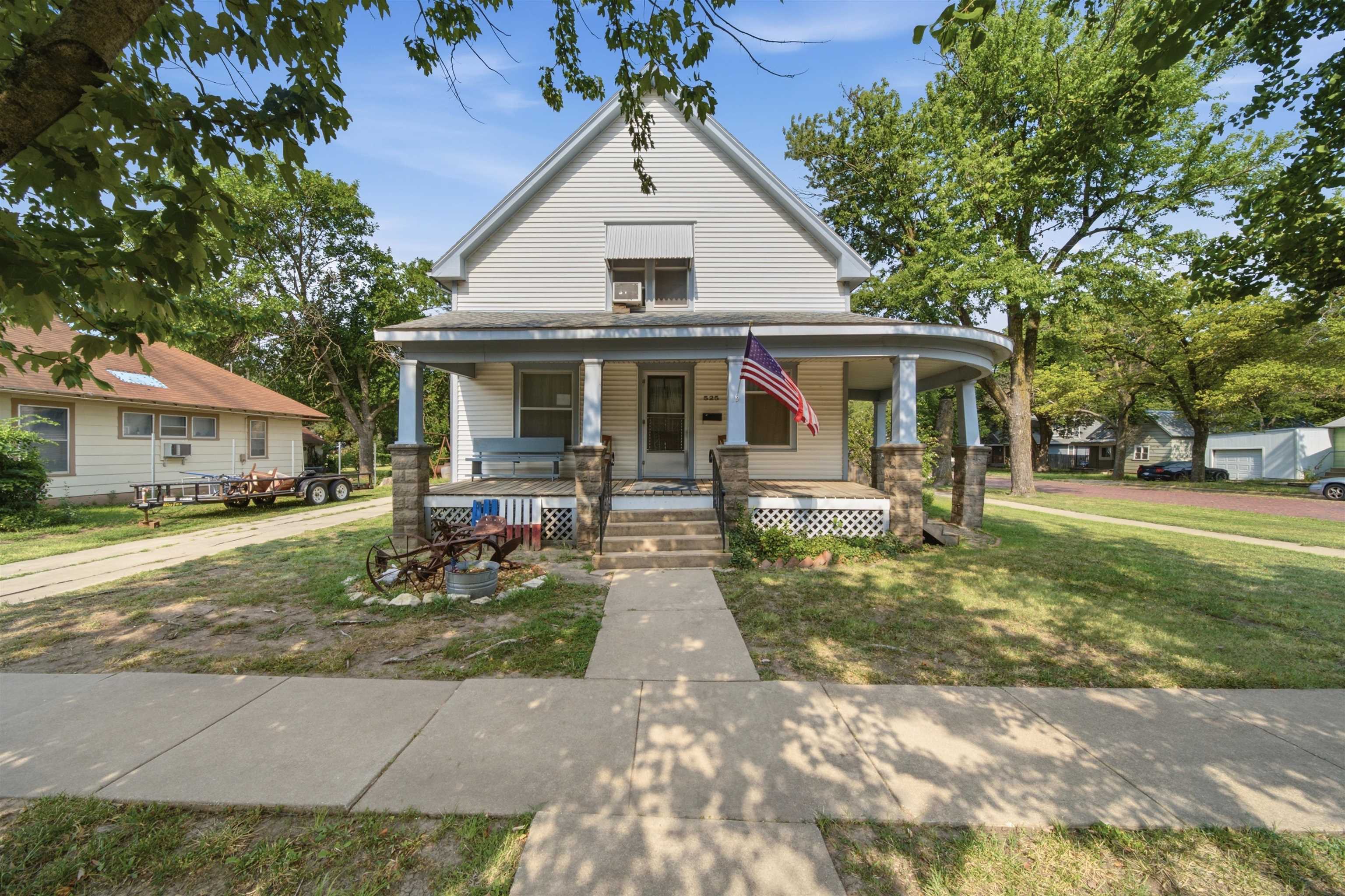 525 N High St, Newton, KS 67114
