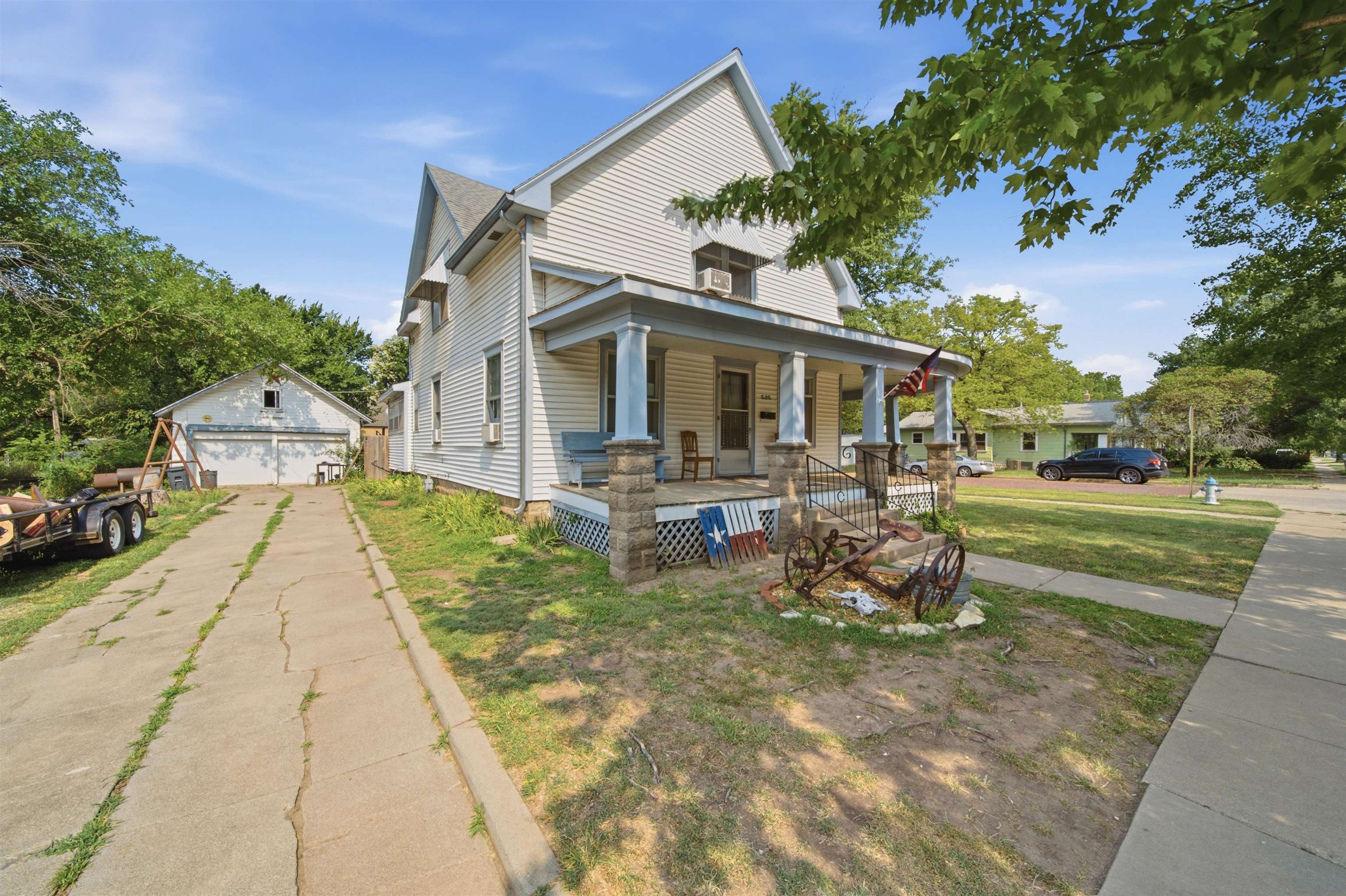 525 N High St, Newton, KS 67114