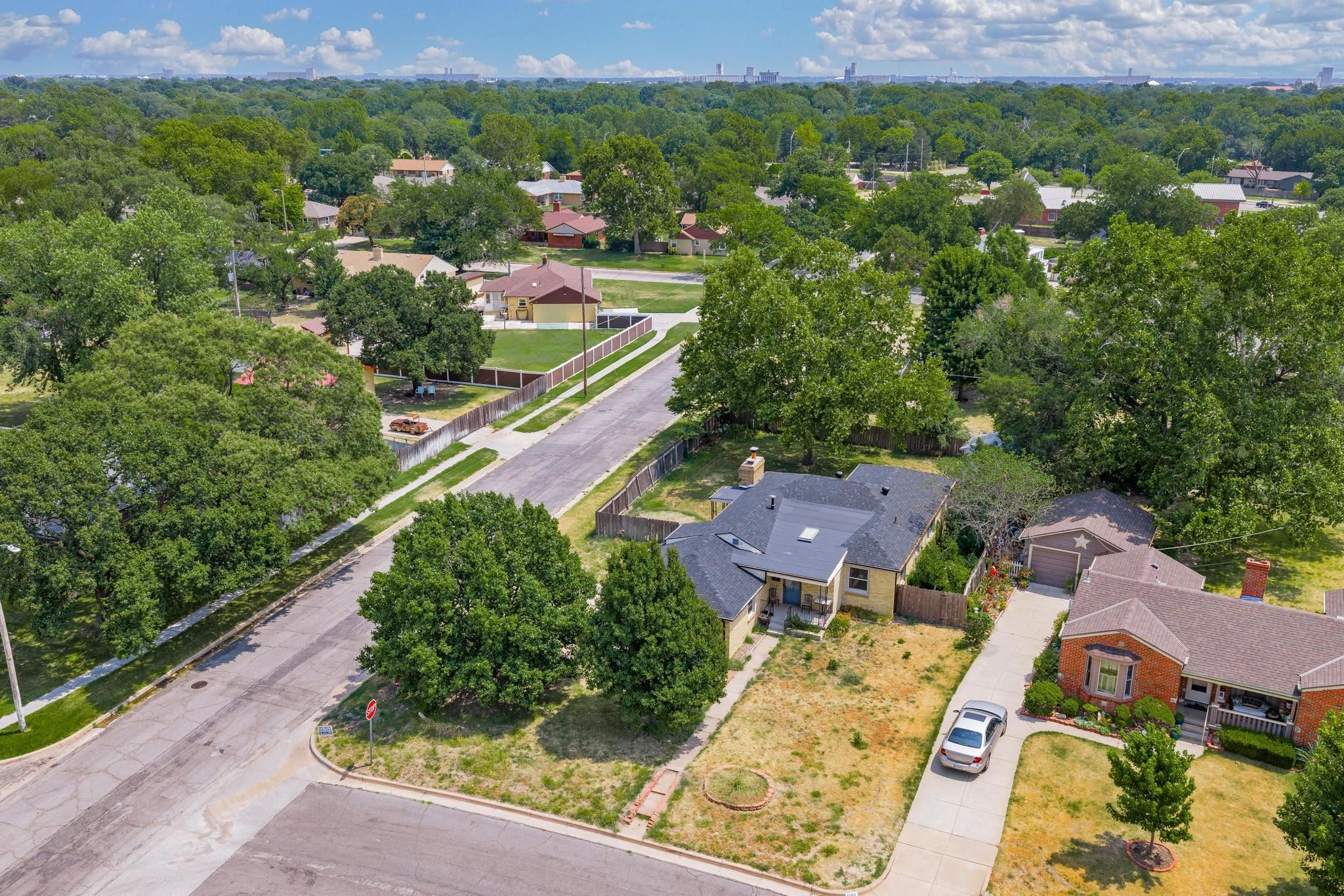 1590 N Womer Dr, Wichita, KS 67203