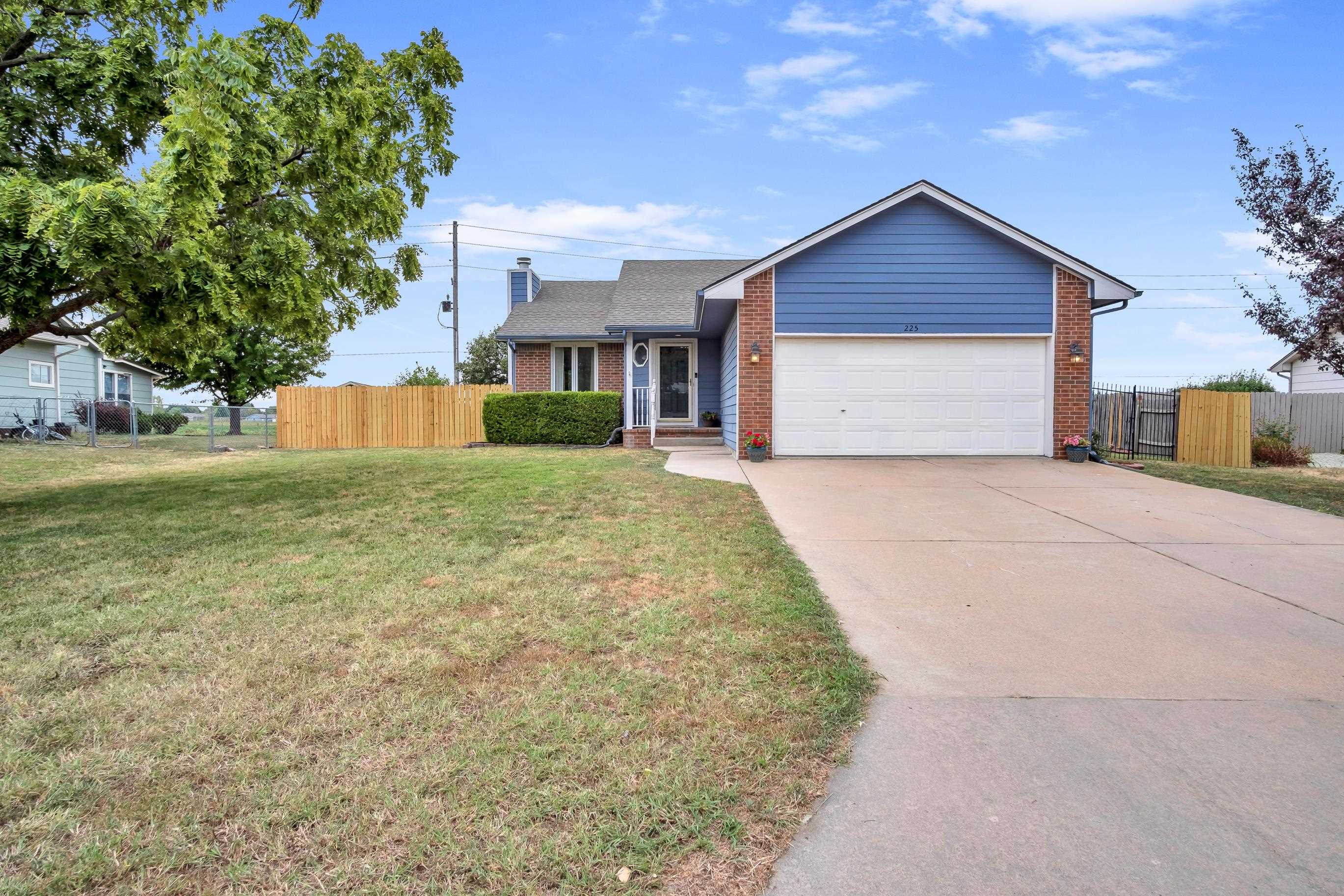 225 Windward, Newton, KS 67114