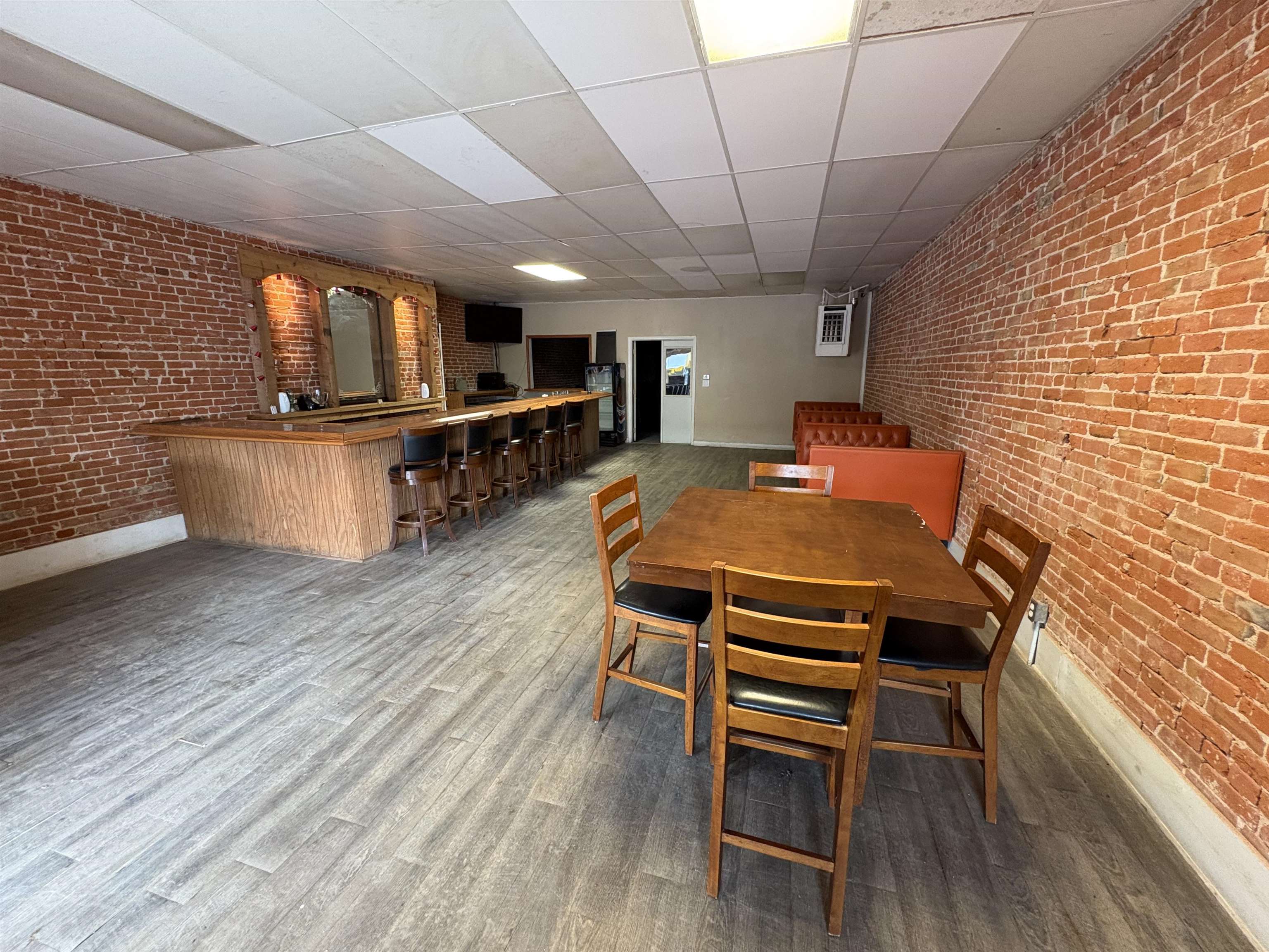 106 S Main St, Medicine Lodge, KS 67104