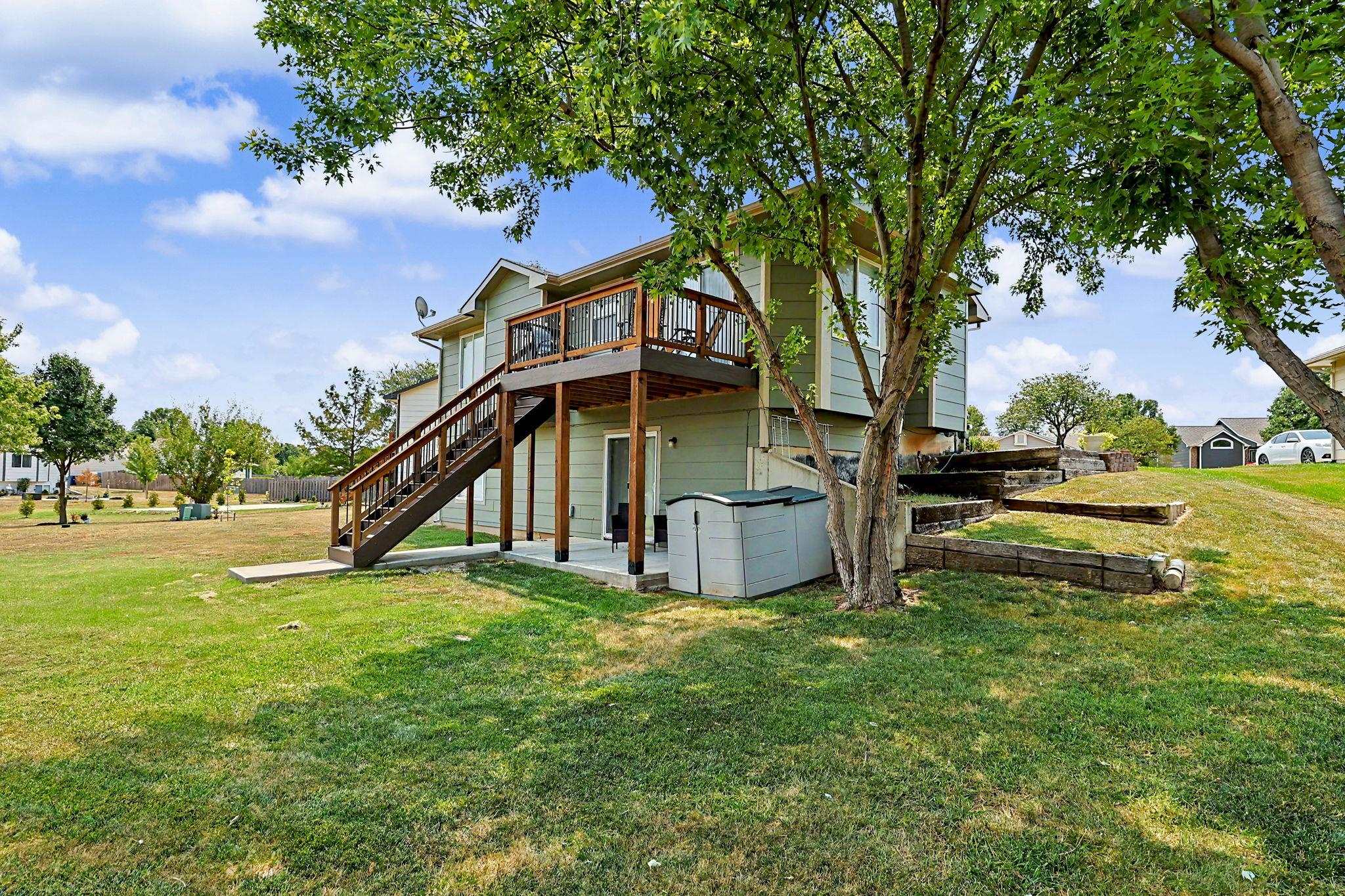 1724 Amber Ridge Pl, Derby, KS 67037