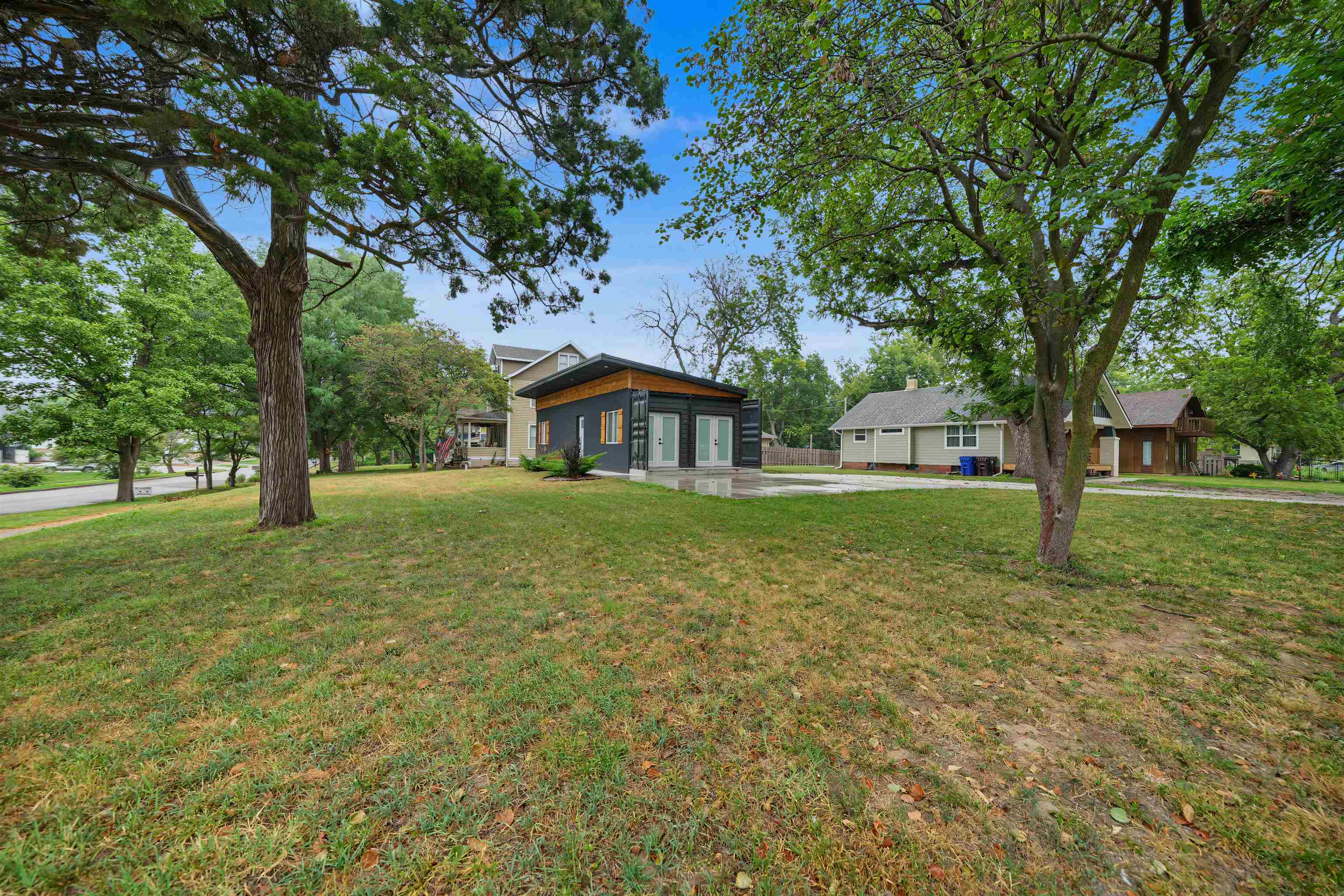 604 N Main St, Lindsborg, KS 67456
