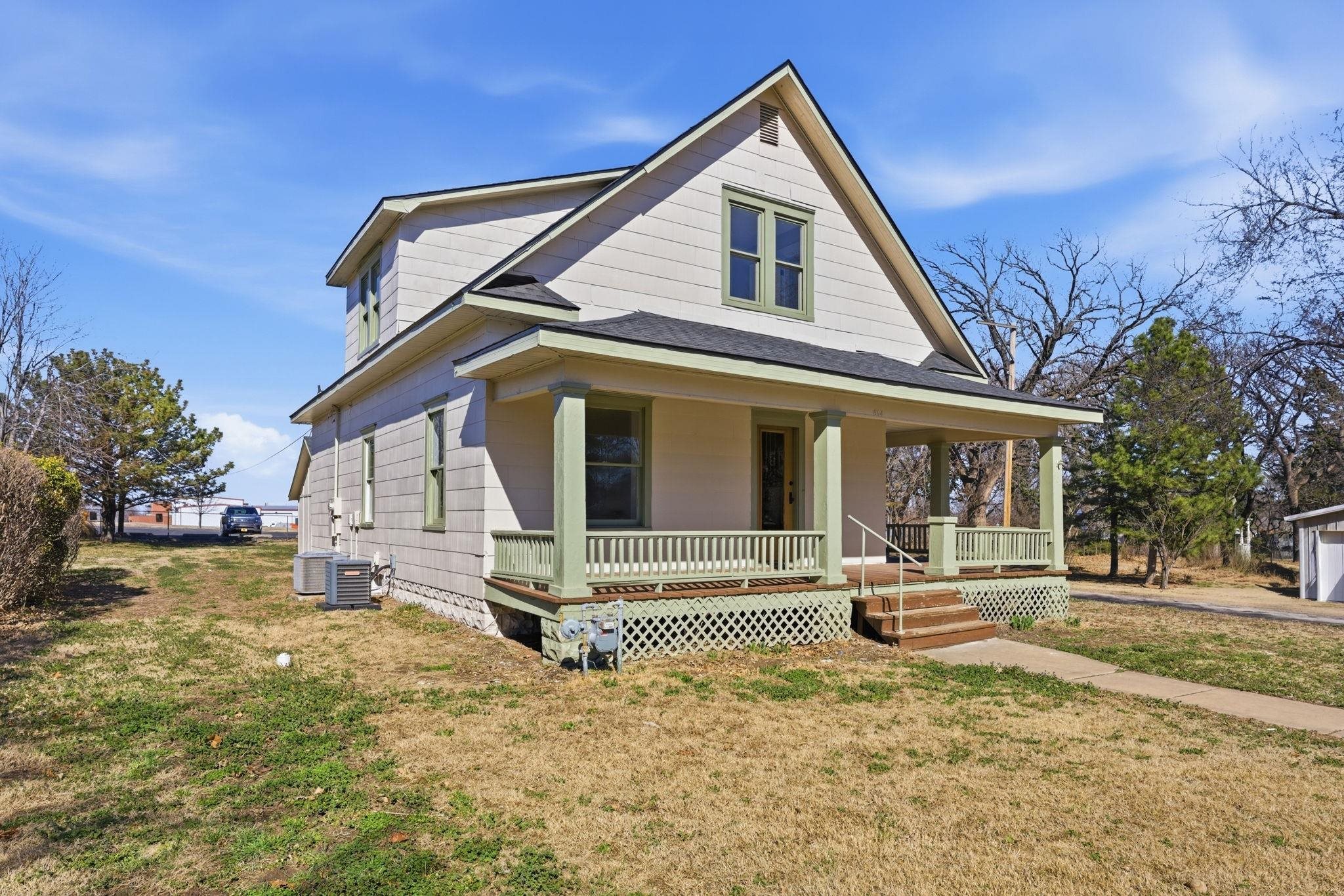 604 W Spring Ave, Conway Springs, KS 67031