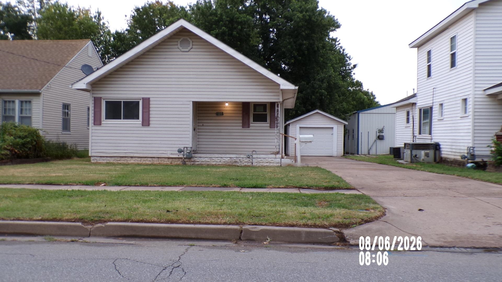 1217 N A St #1217 North A Street, Wellington, KS 67152
