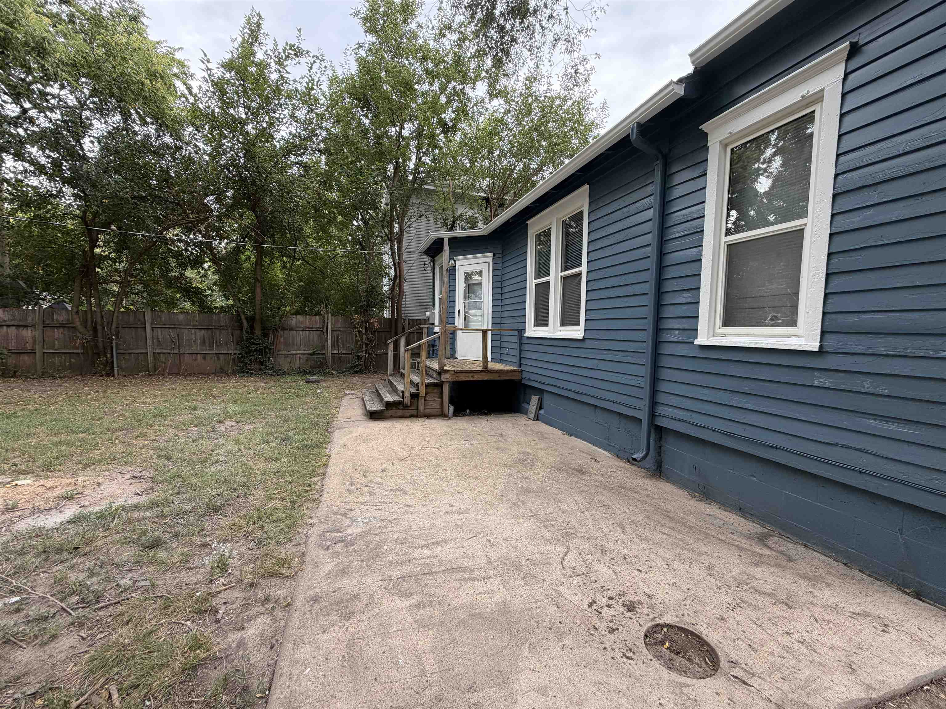 109 S West Pl, Salina, KS 67401
