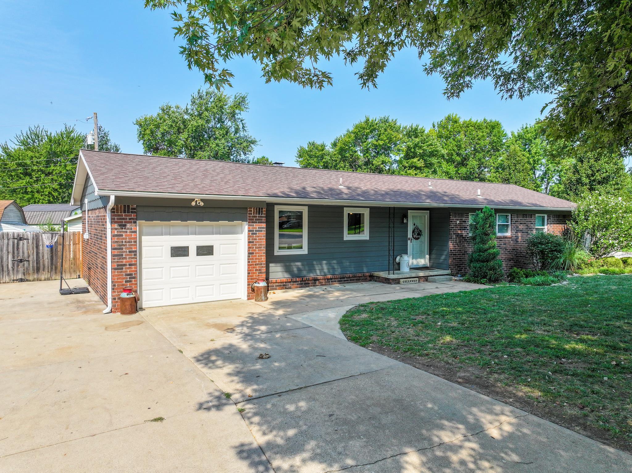 1673 N Lawndale Ave, El Dorado, KS 67042