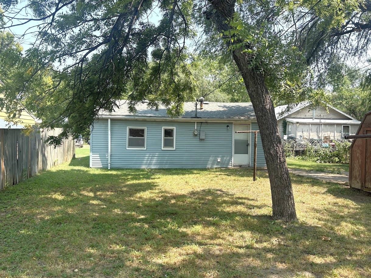 331 Des Moines Ave, Salina, KS 67401