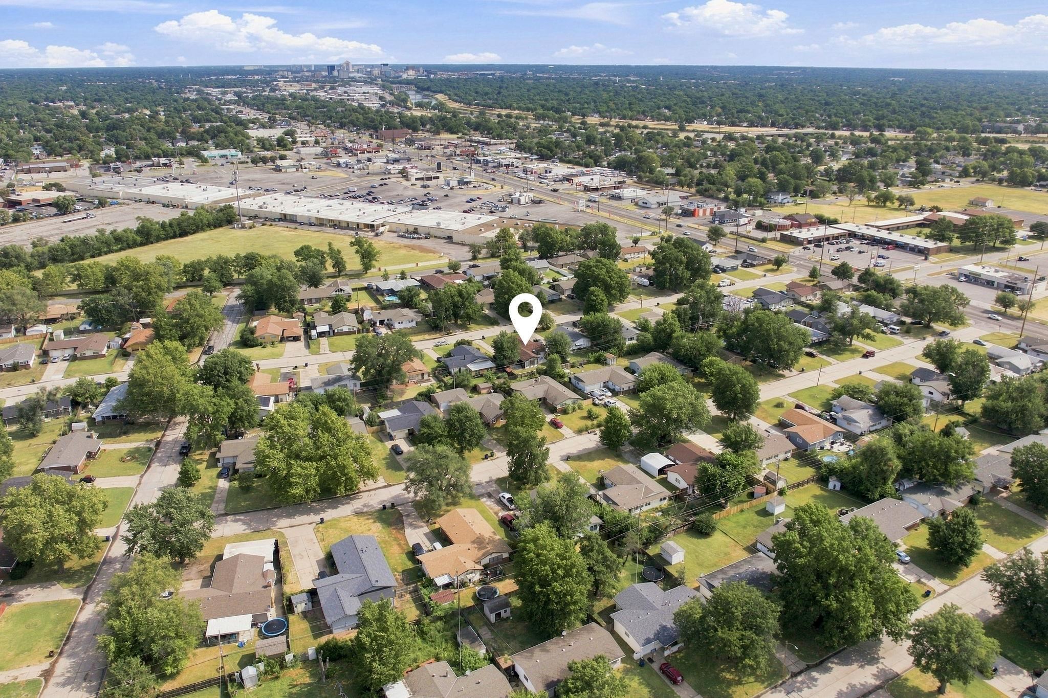 1217 W Dallas St, Wichita, KS 67217