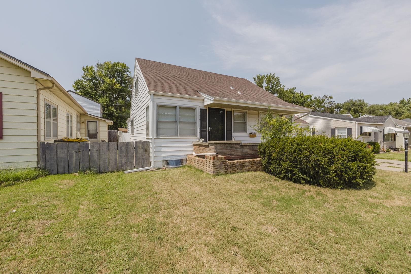 305 Lawrence St, Pratt, KS 67124