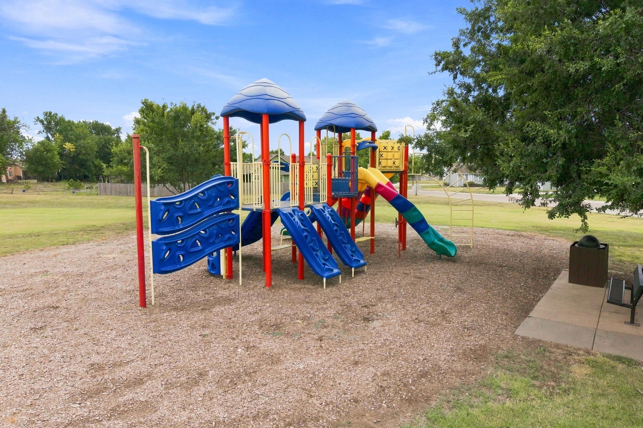 2230 E Glen Hills Dr, Derby, KS 67037