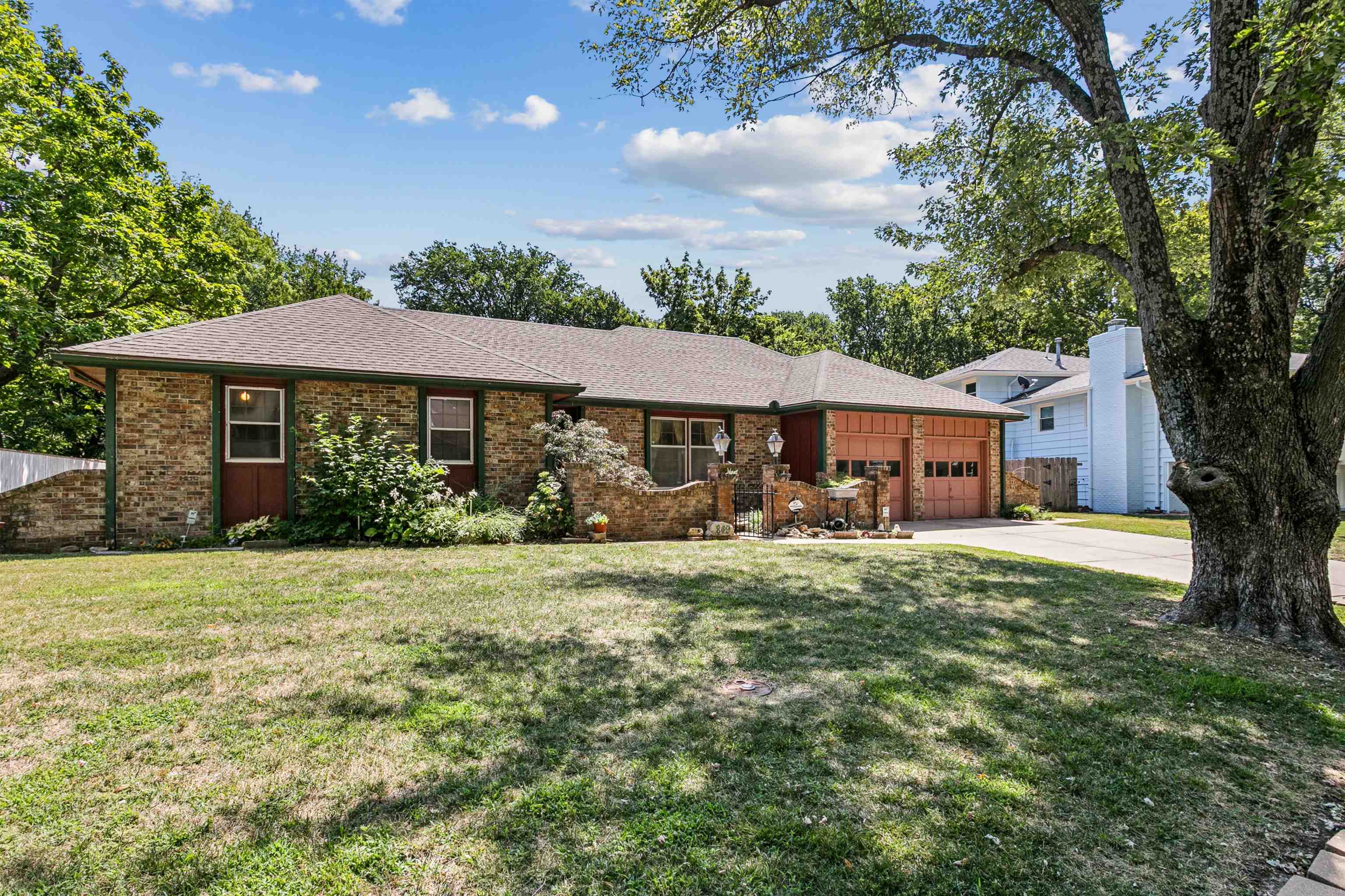 849 E Sunrise St, Derby, KS 67037