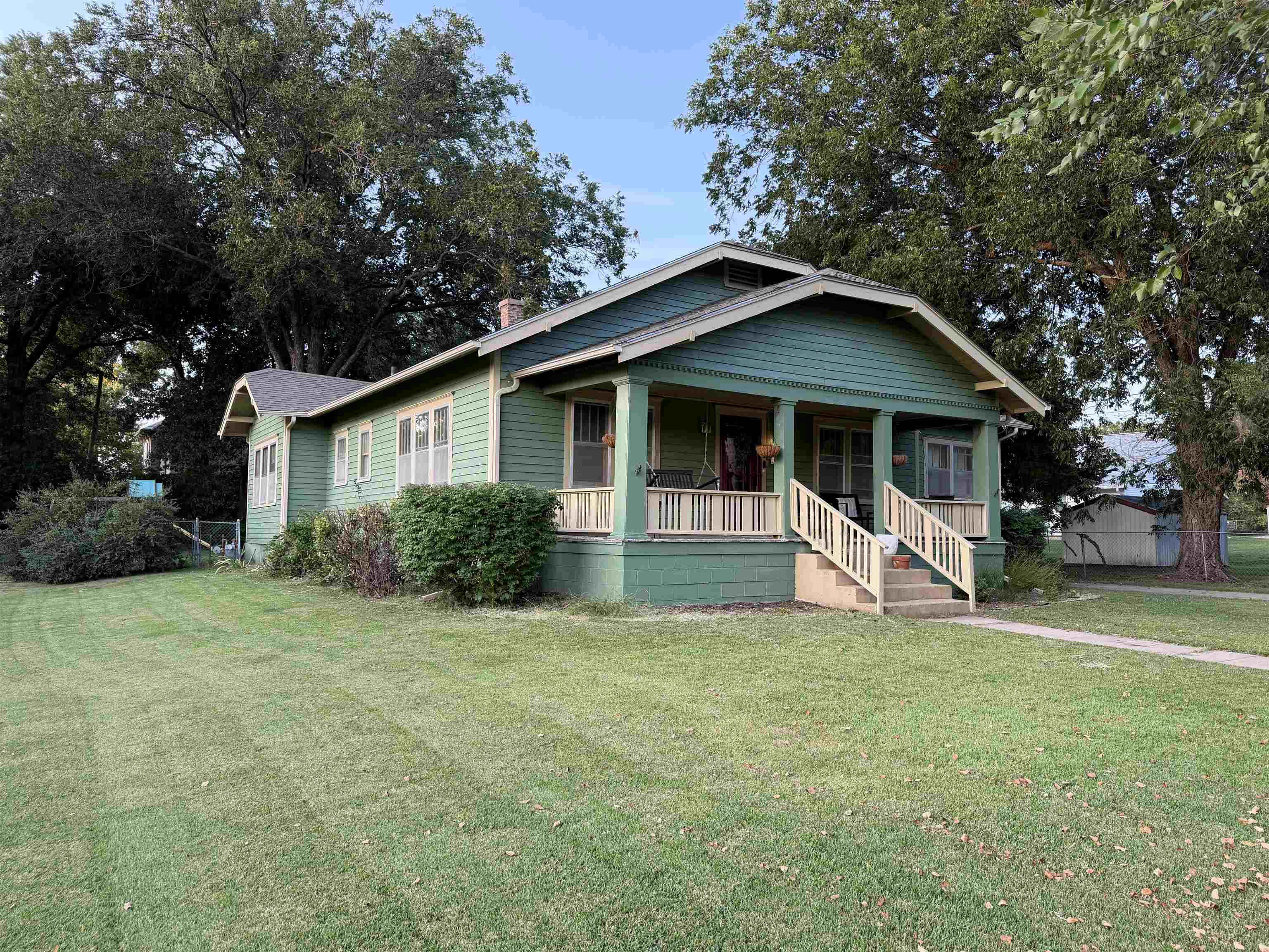 608 E 2nd St, Eureka, KS 67045