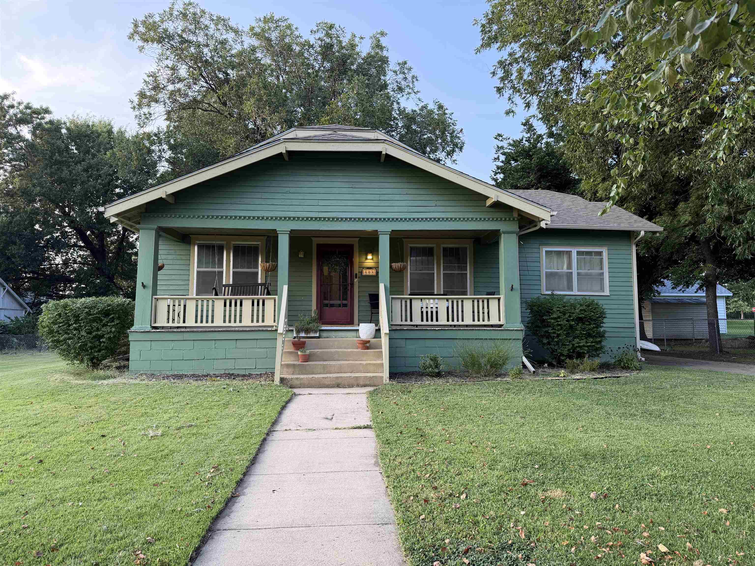 608 E 2nd St, Eureka, KS 67045