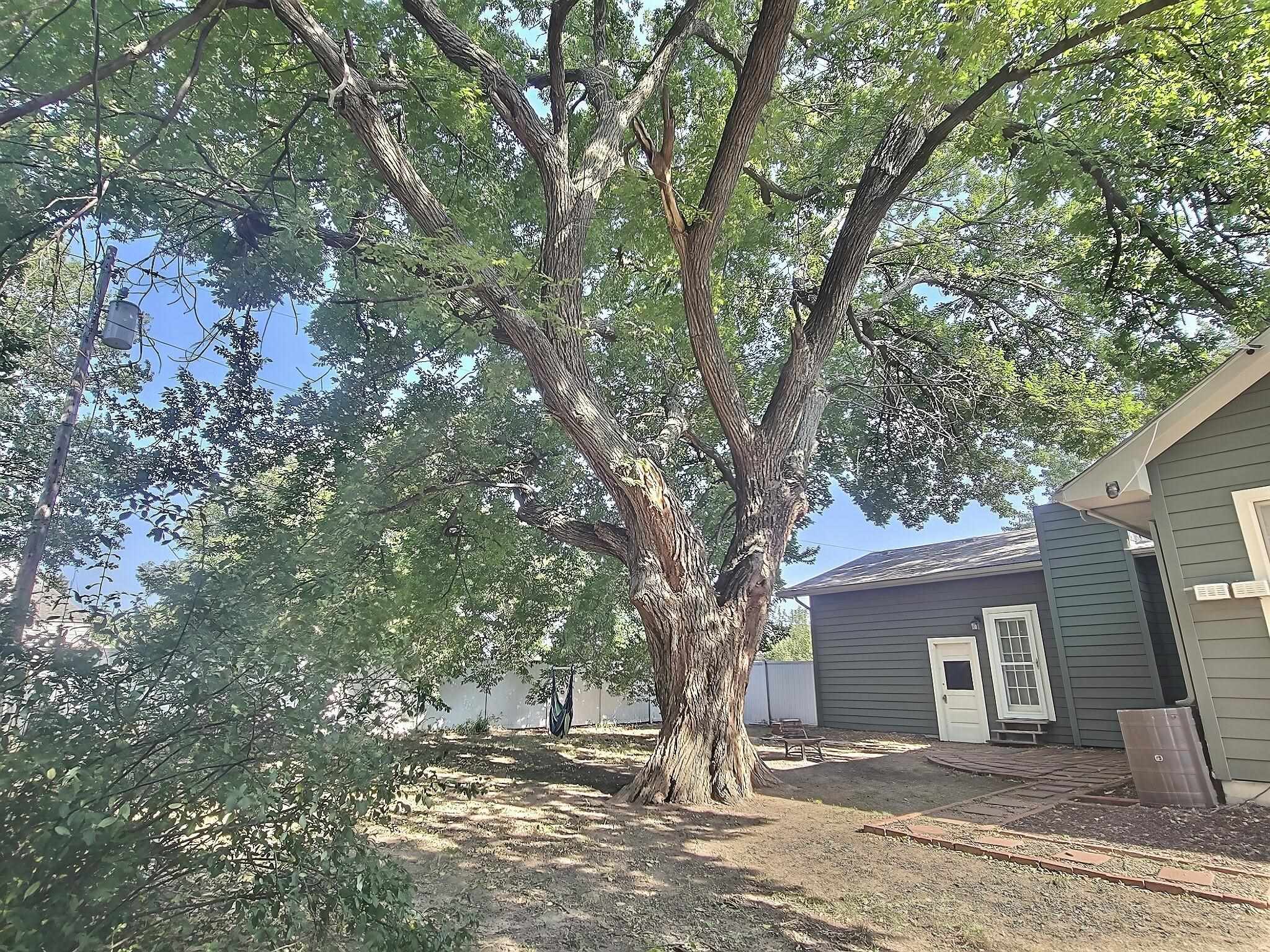 308 SE 2nd St, Newton, KS 67114