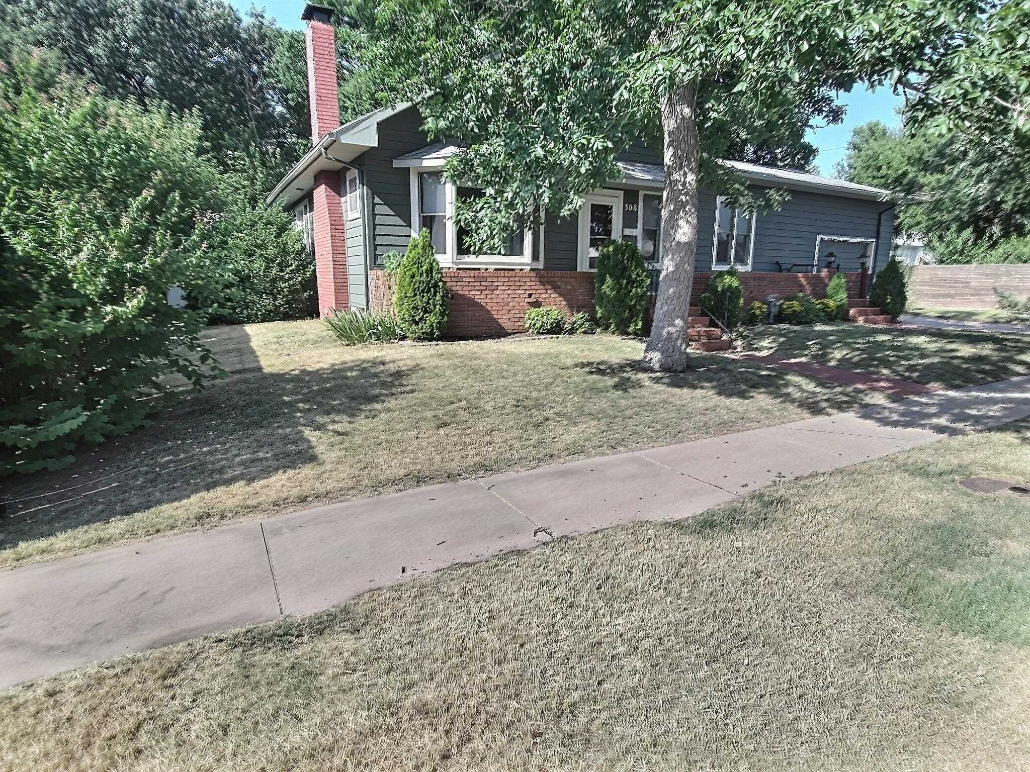 308 SE 2nd St, Newton, KS 67114