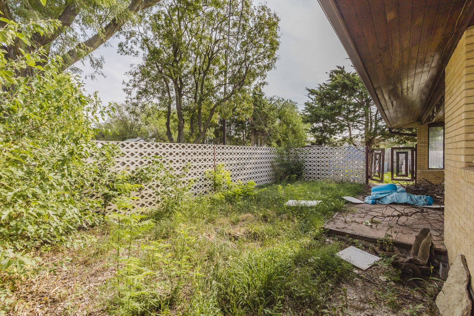 112 W F St, Hillsboro, KS 67063