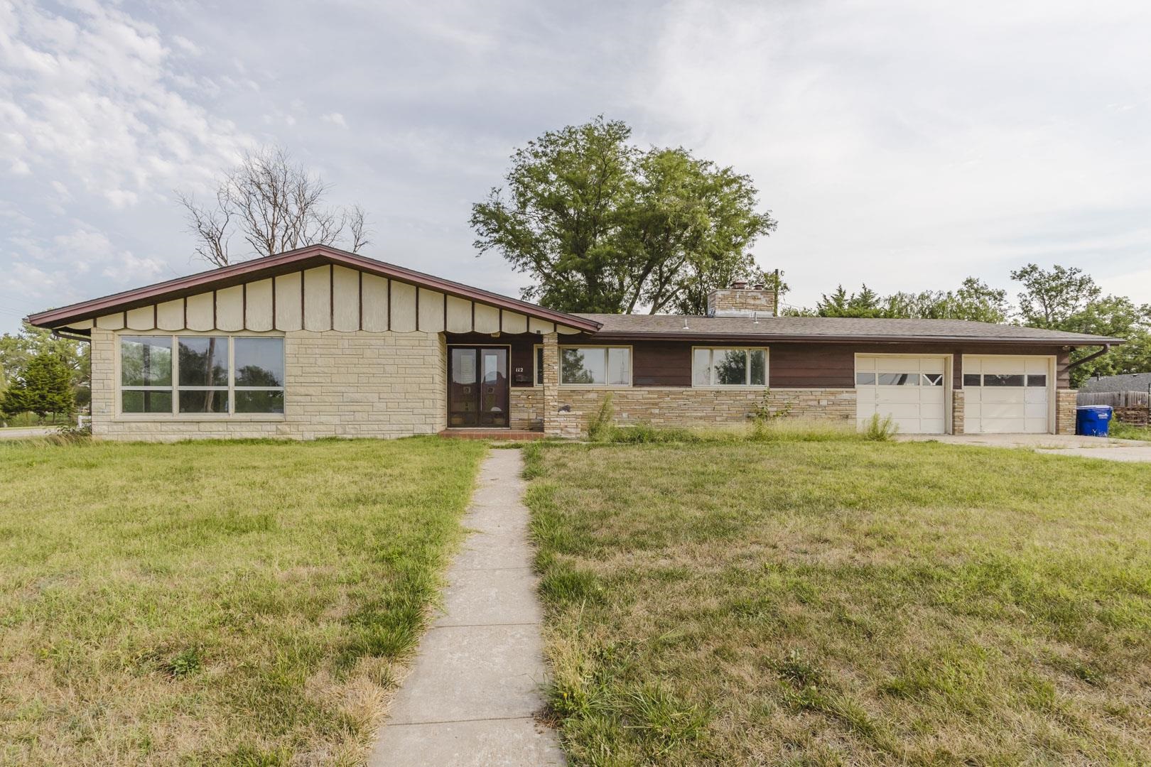 112 W F St, Hillsboro, KS 67063