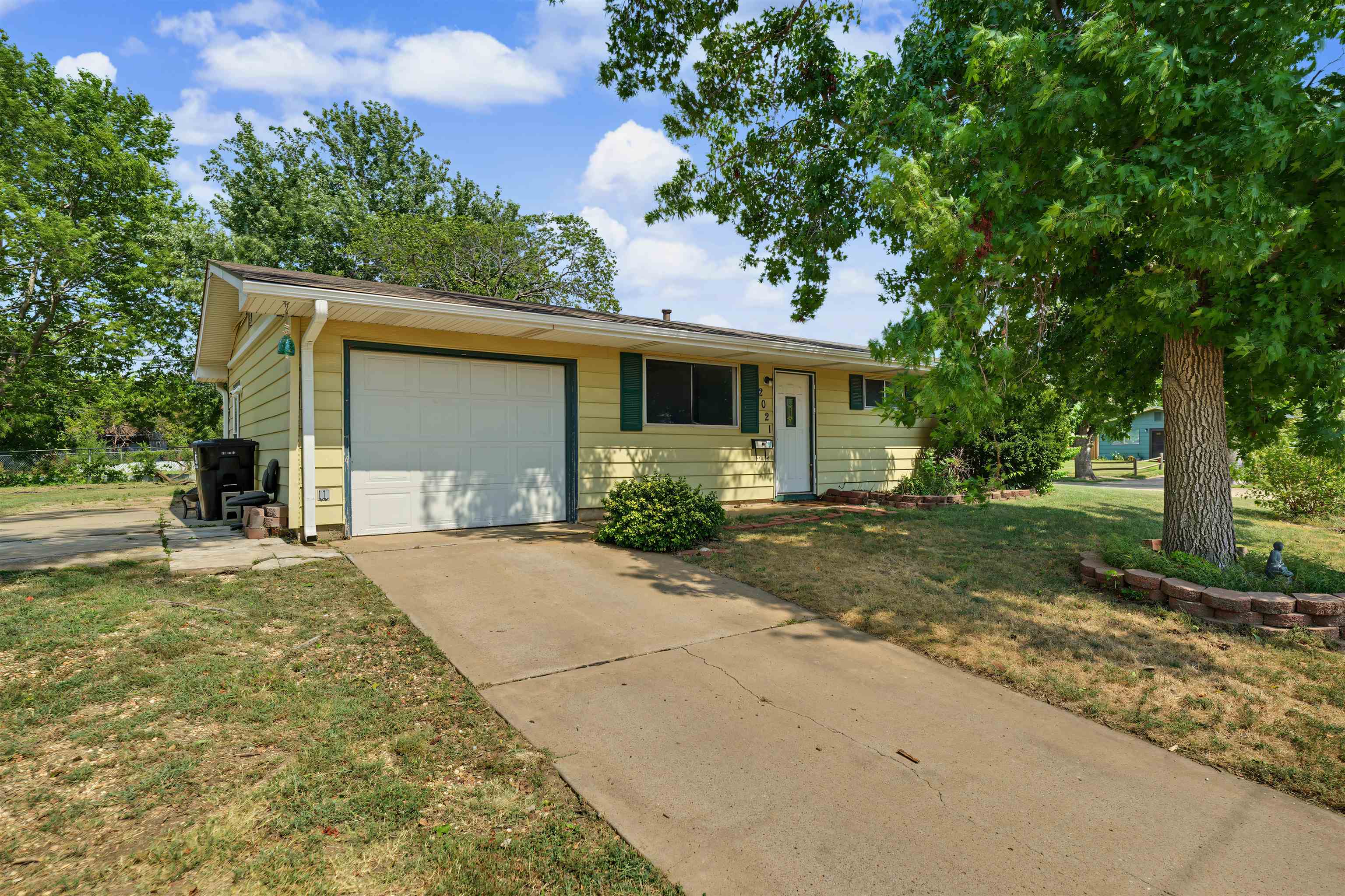2021 Kenny Ave, Salina, KS 67401