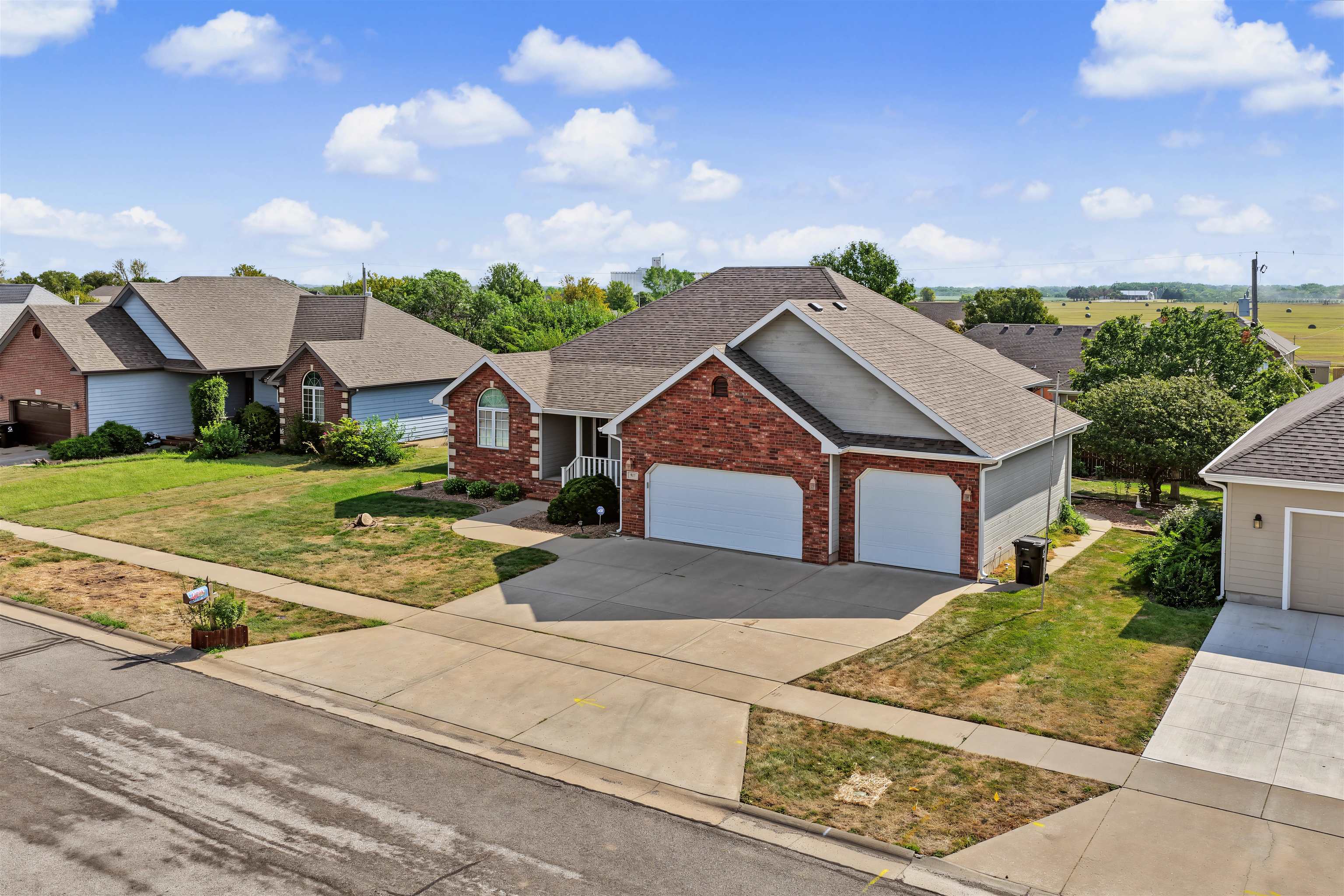 517 Pine Ridge Dr, Salina, KS 67401