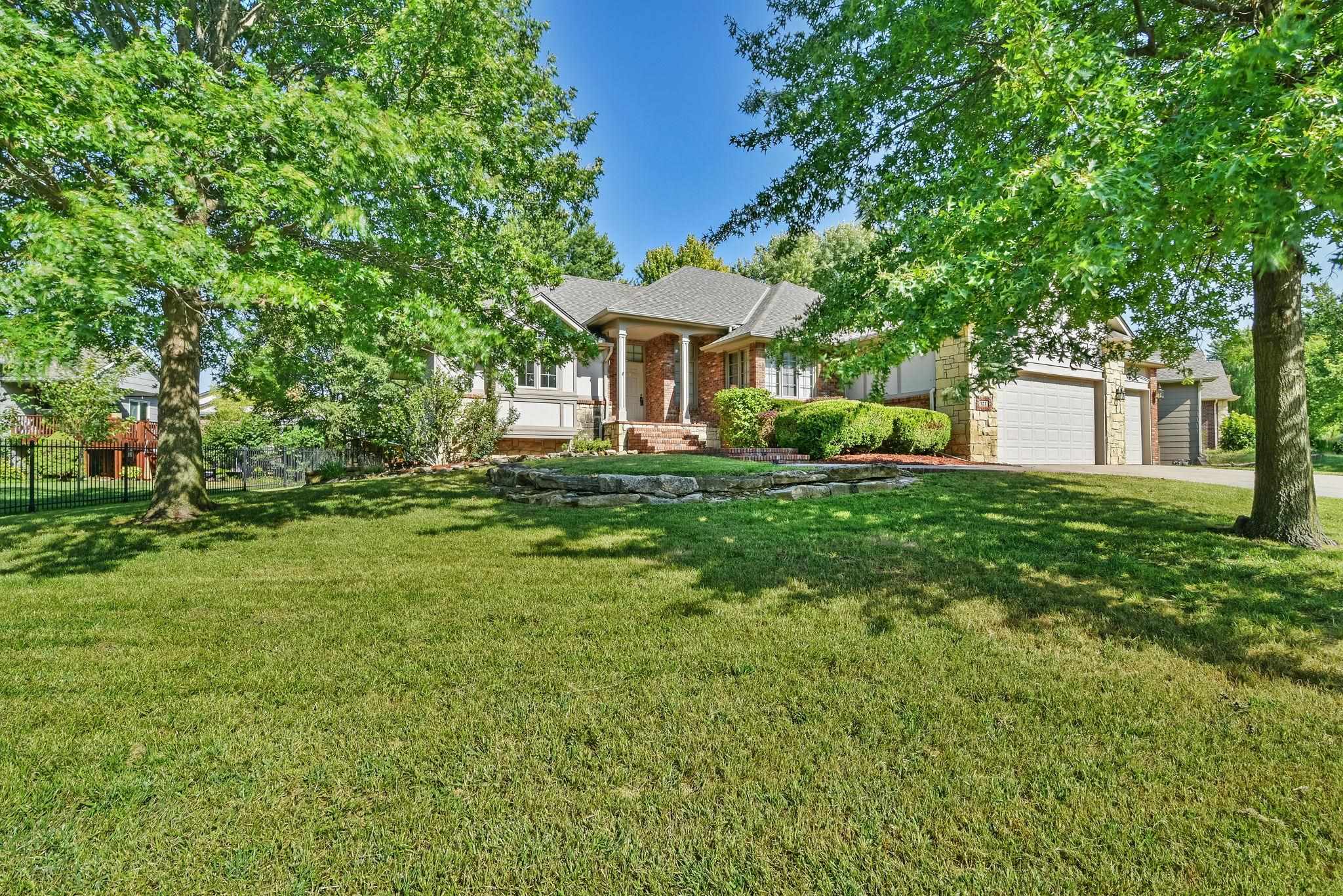 121 S Lakeside Dr, Andover, KS 67002